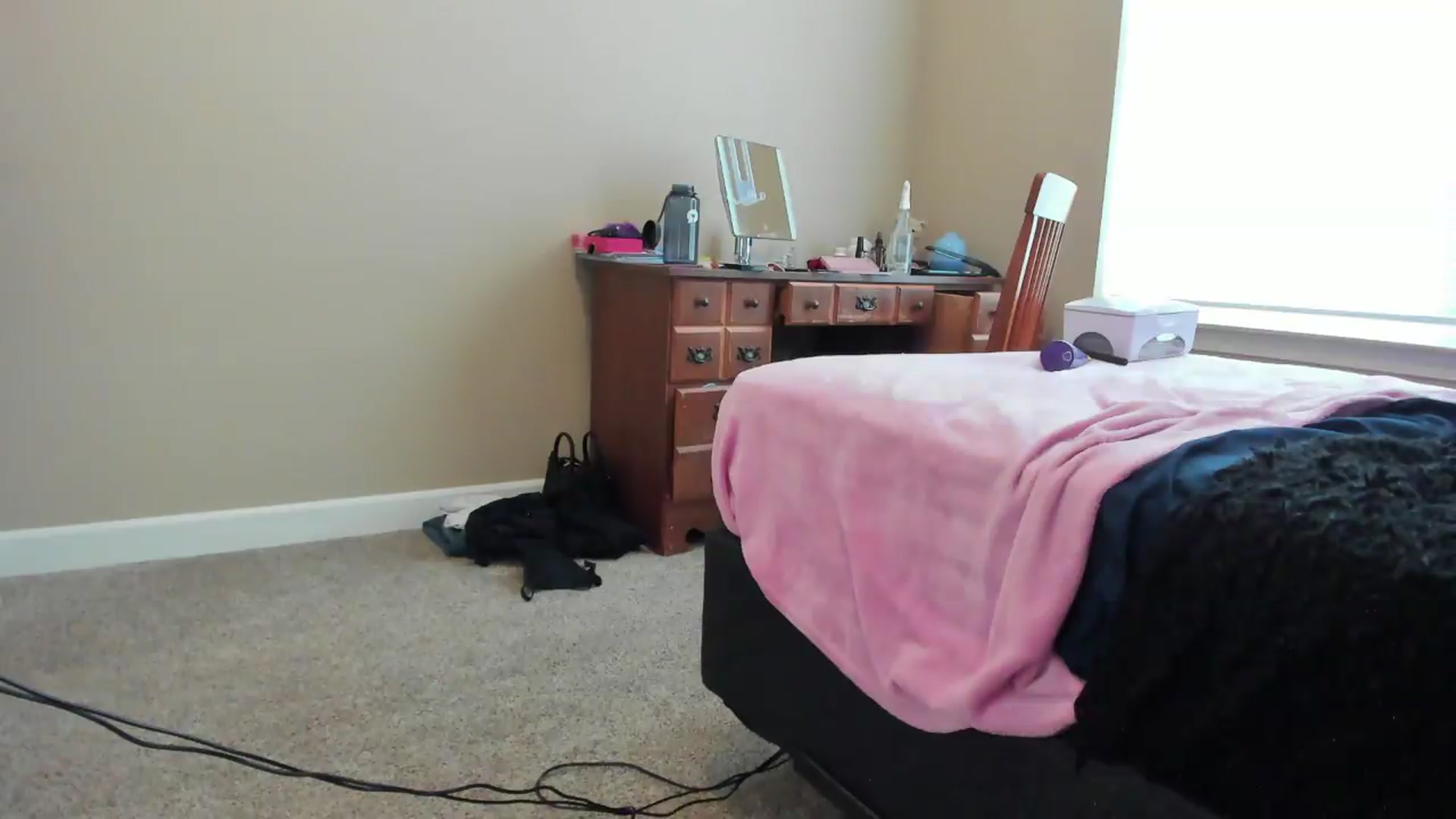 Gallery image thumbnail from AmethystFoxx's myfreecams stream on, 09/21/2026, 16:23 image 14 of 20