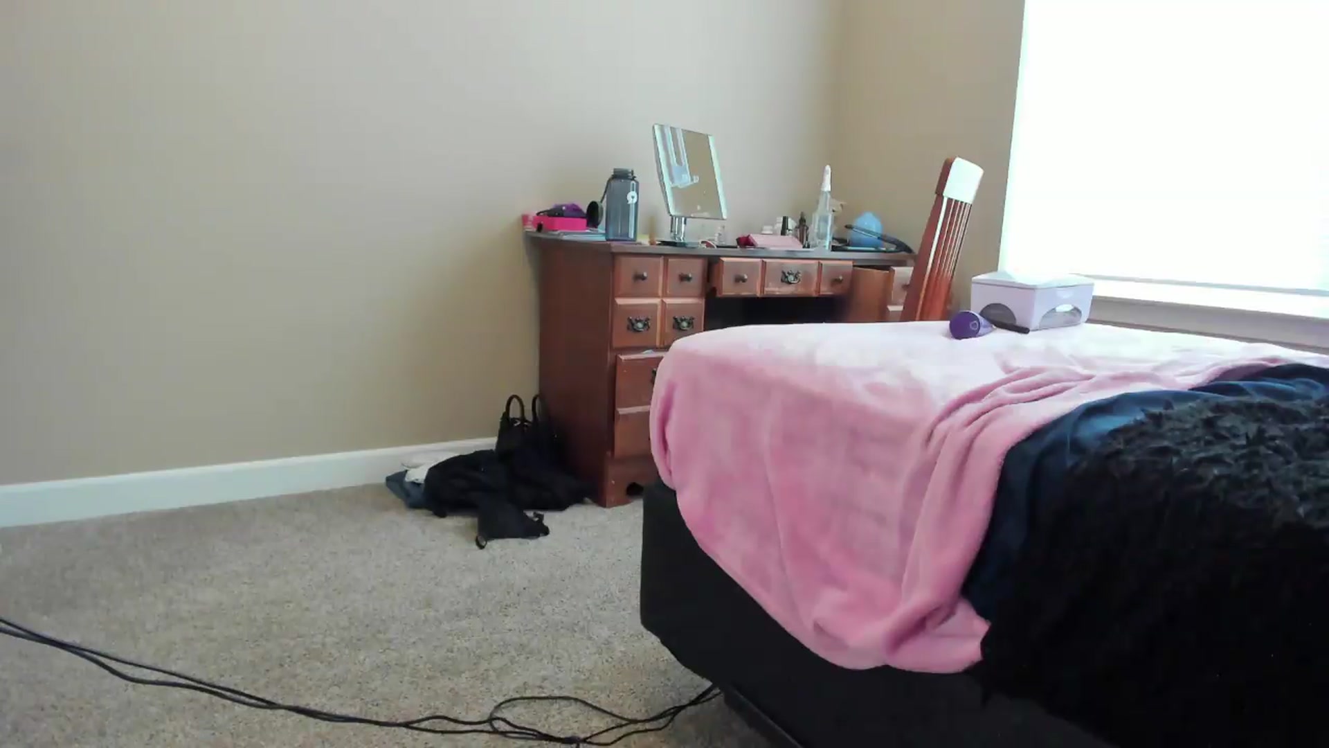 Gallery image thumbnail from AmethystFoxx's myfreecams stream on, 09/21/2026, 16:23 image 13 of 20