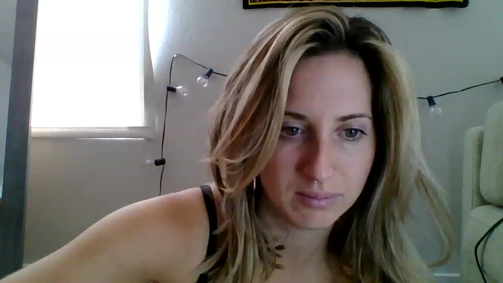 Gallery image thumbnail from Amethyst_Gem's myfreecams stream on, 11/22/2022, 19:11 image 19 of 20