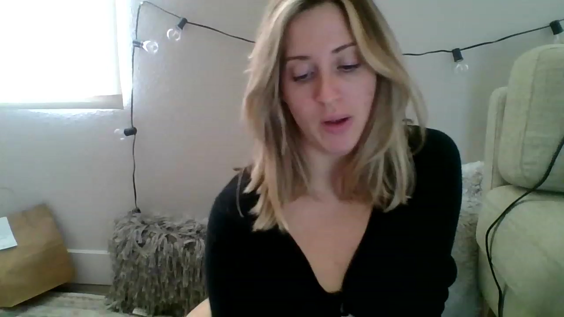 Gallery image thumbnail from Amethyst_Gem's myfreecams stream on, 11/23/2022, 19:04 image 7 of 20
