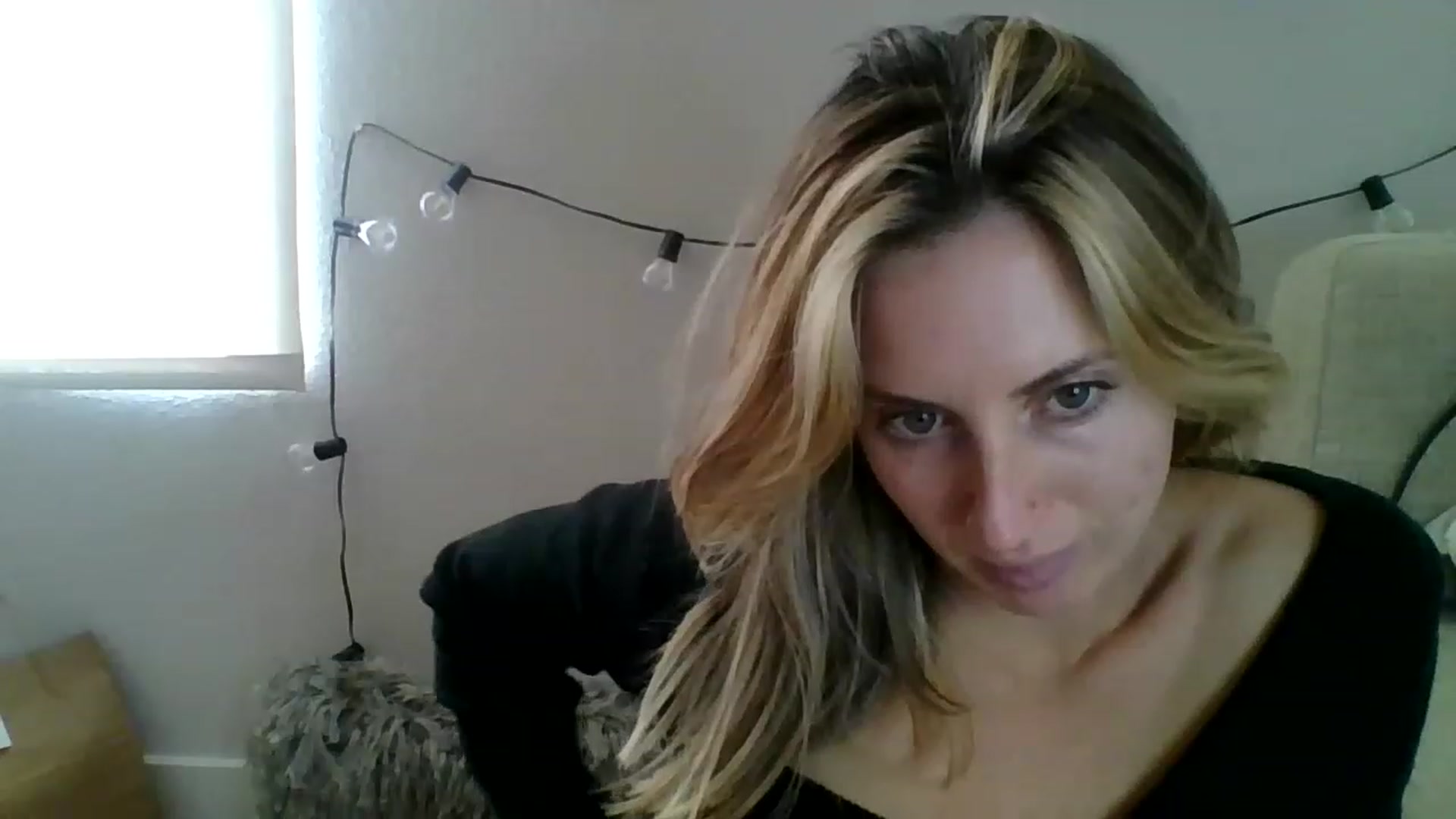 Gallery image thumbnail from Amethyst_Gem's myfreecams stream on, 11/23/2022, 19:04 image 15 of 20