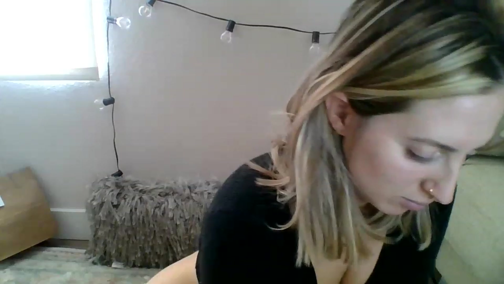 Gallery image thumbnail from Amethyst_Gem's myfreecams stream on, 11/23/2022, 19:04 image 19 of 20