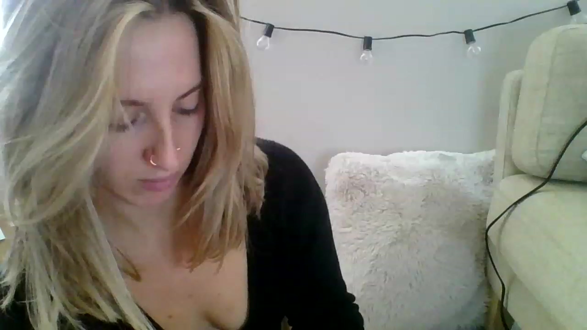 Gallery image thumbnail from Amethyst_Gem's myfreecams stream on, 11/23/2022, 19:04 image 18 of 20