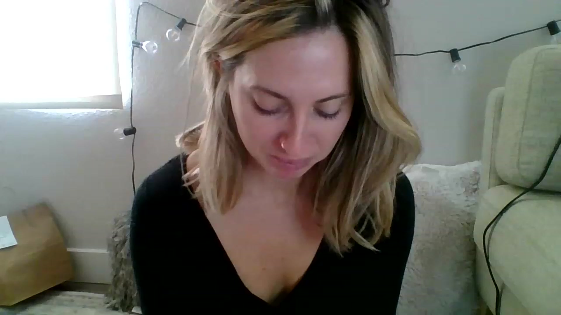 Gallery image thumbnail from Amethyst_Gem's myfreecams stream on, 11/23/2022, 19:04 image 4 of 20