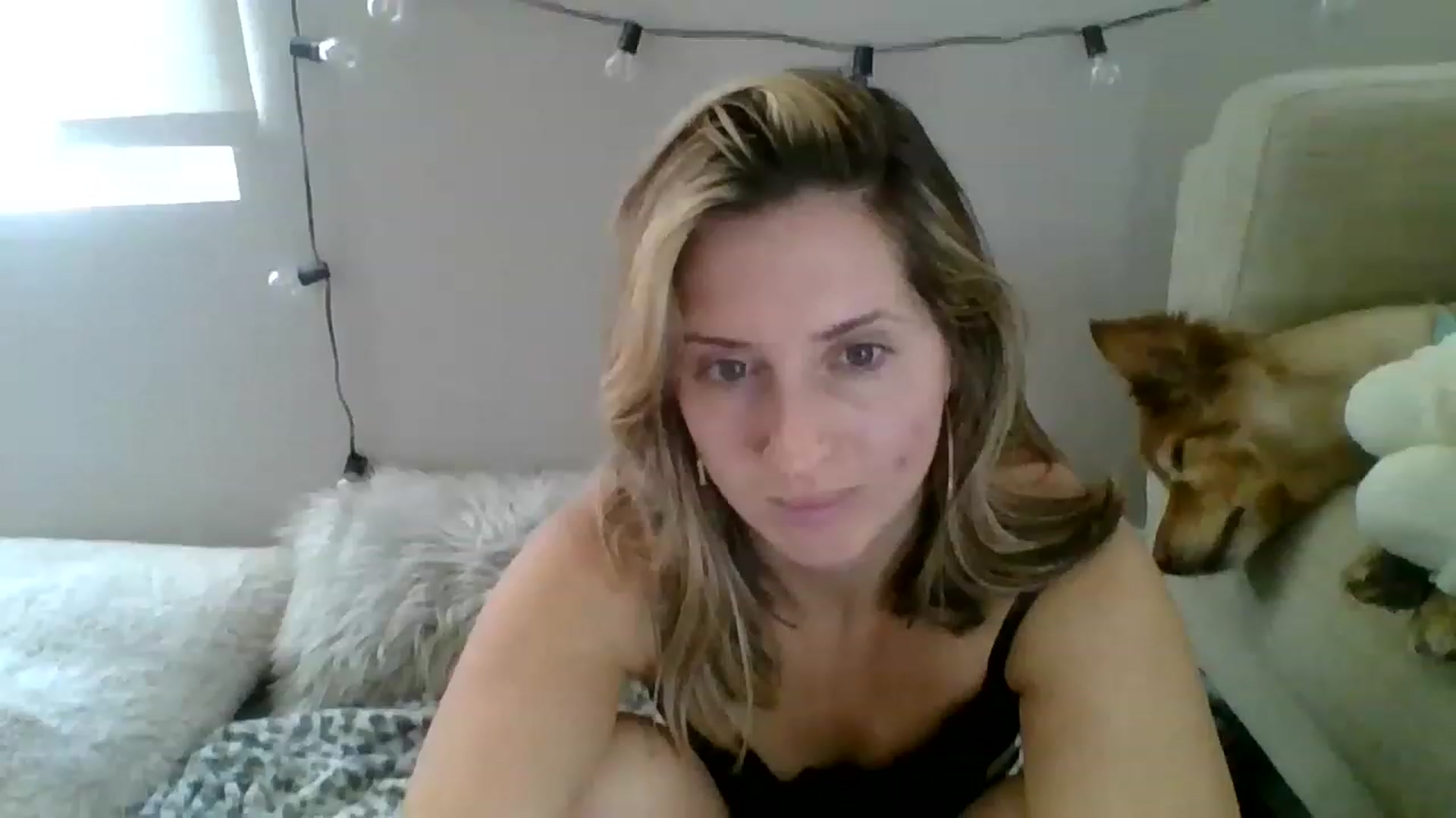 Gallery image thumbnail from Amethyst_Gem's myfreecams stream on, 11/25/2022, 22:20 image 16 of 20