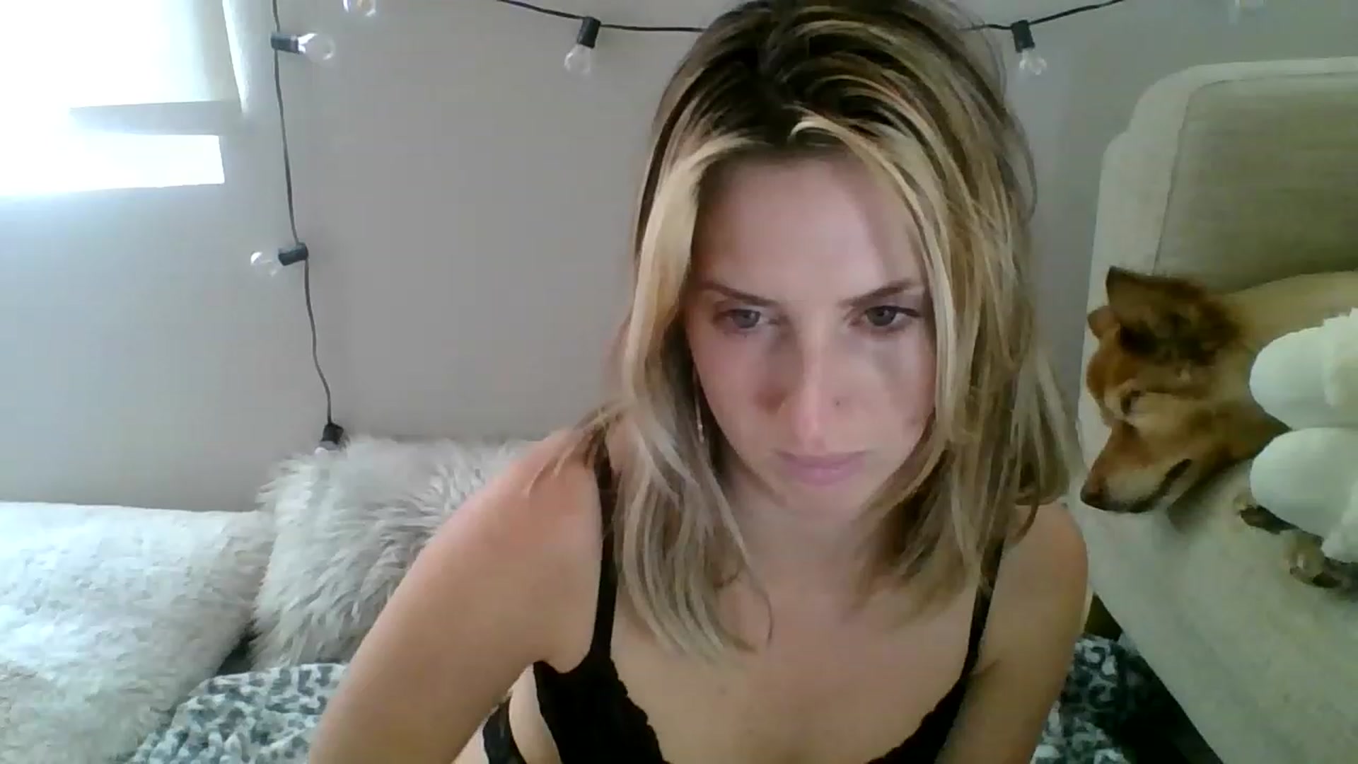 Gallery image thumbnail from Amethyst_Gem's myfreecams stream on, 11/25/2022, 22:20 image 12 of 20