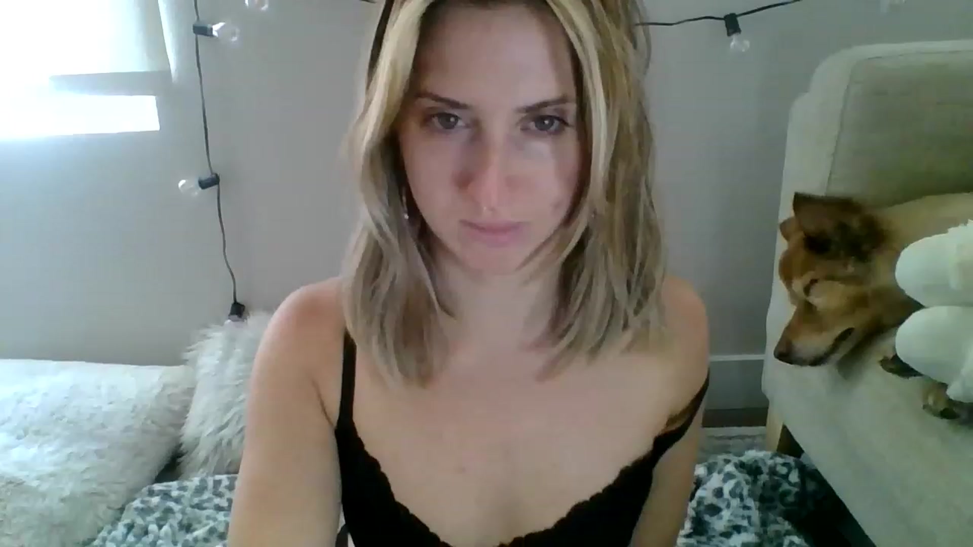 Gallery image thumbnail from Amethyst_Gem's myfreecams stream on, 11/25/2022, 22:20 image 11 of 20