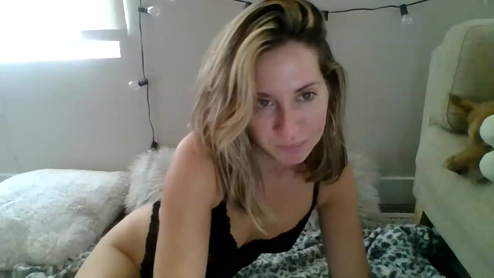 Gallery image thumbnail from Amethyst_Gem's myfreecams stream on, 11/25/2022, 22:20 image 1 of 20
