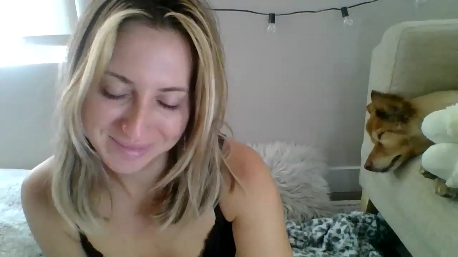 Gallery image thumbnail from Amethyst_Gem's myfreecams stream on, 11/25/2022, 22:20 image 13 of 20