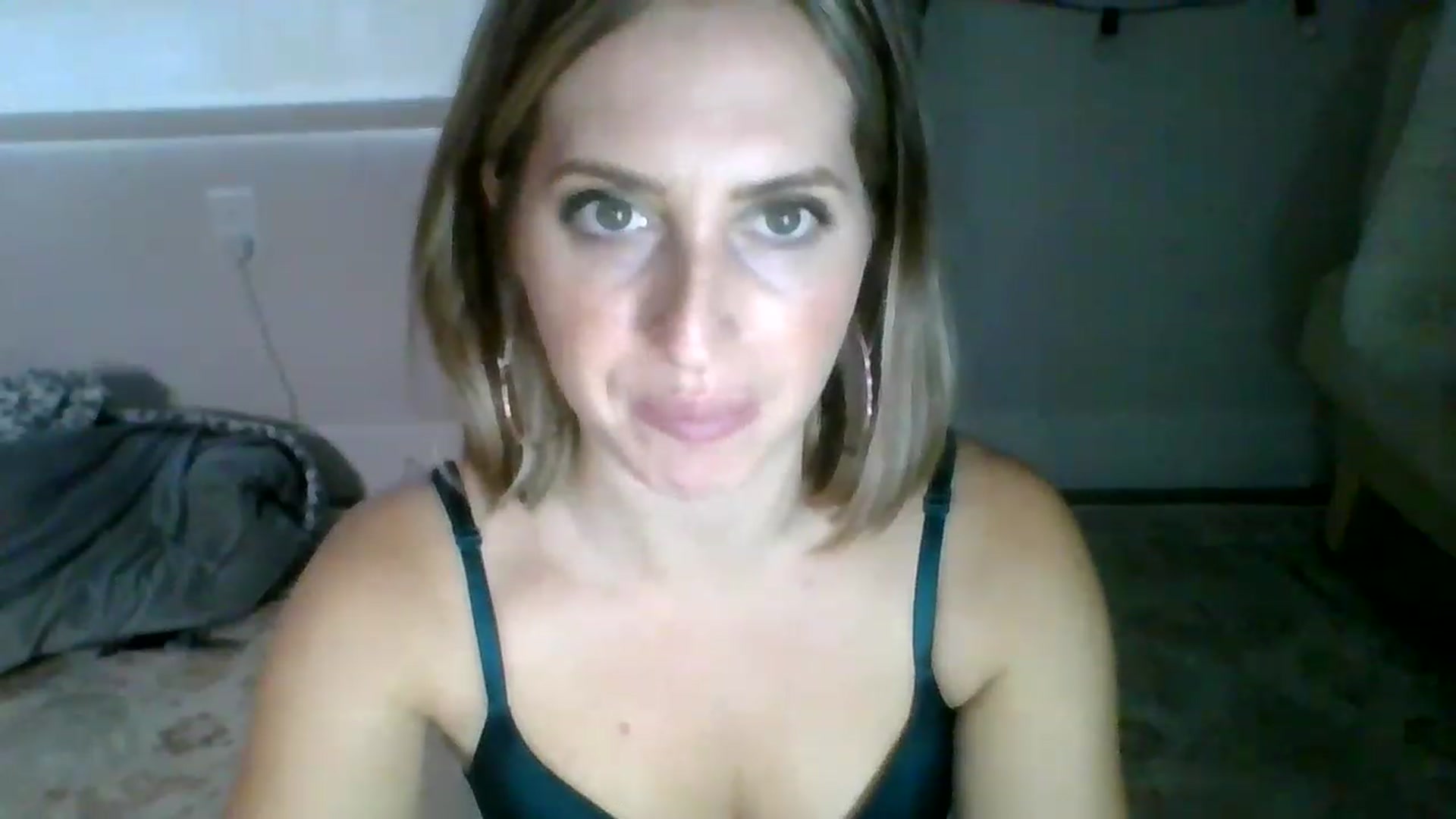 Gallery image thumbnail from Amethyst_Gem's myfreecams stream on, 12/03/2022, 24:45 image 9 of 20