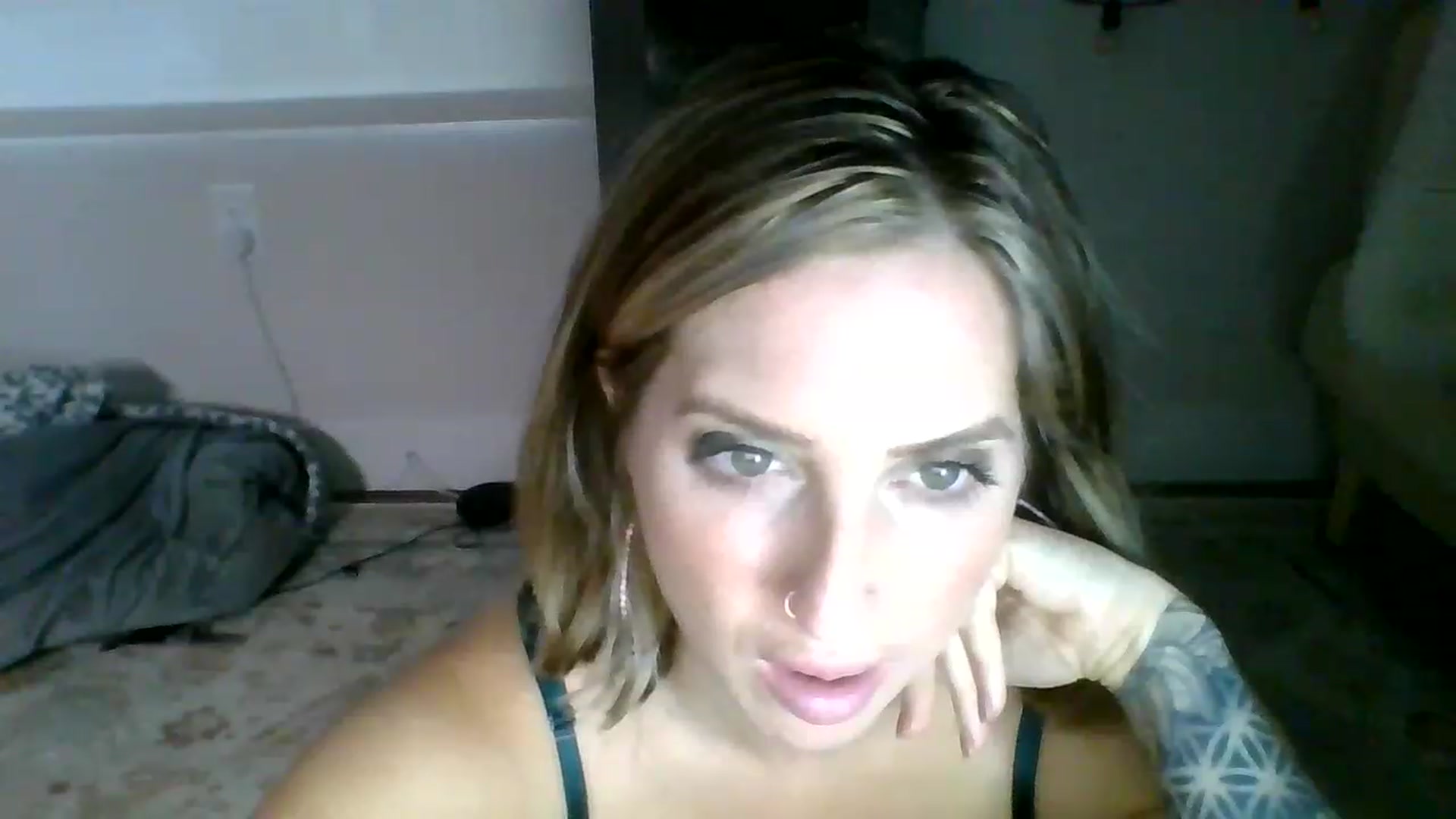 Gallery image thumbnail from Amethyst_Gem's myfreecams stream on, 12/03/2022, 24:45 image 14 of 20