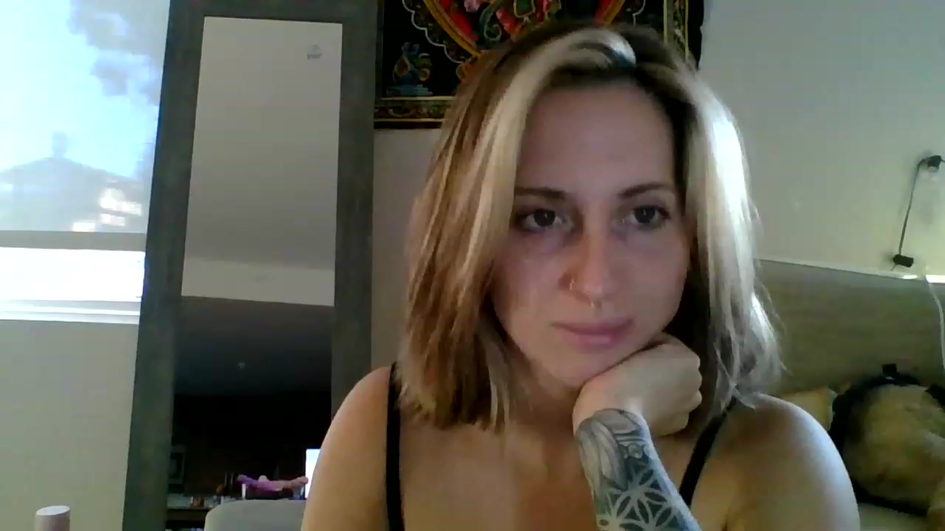 Gallery image thumbnail from Amethyst_Gem's myfreecams stream on, 12/13/2022, 24:00 image 17 of 20