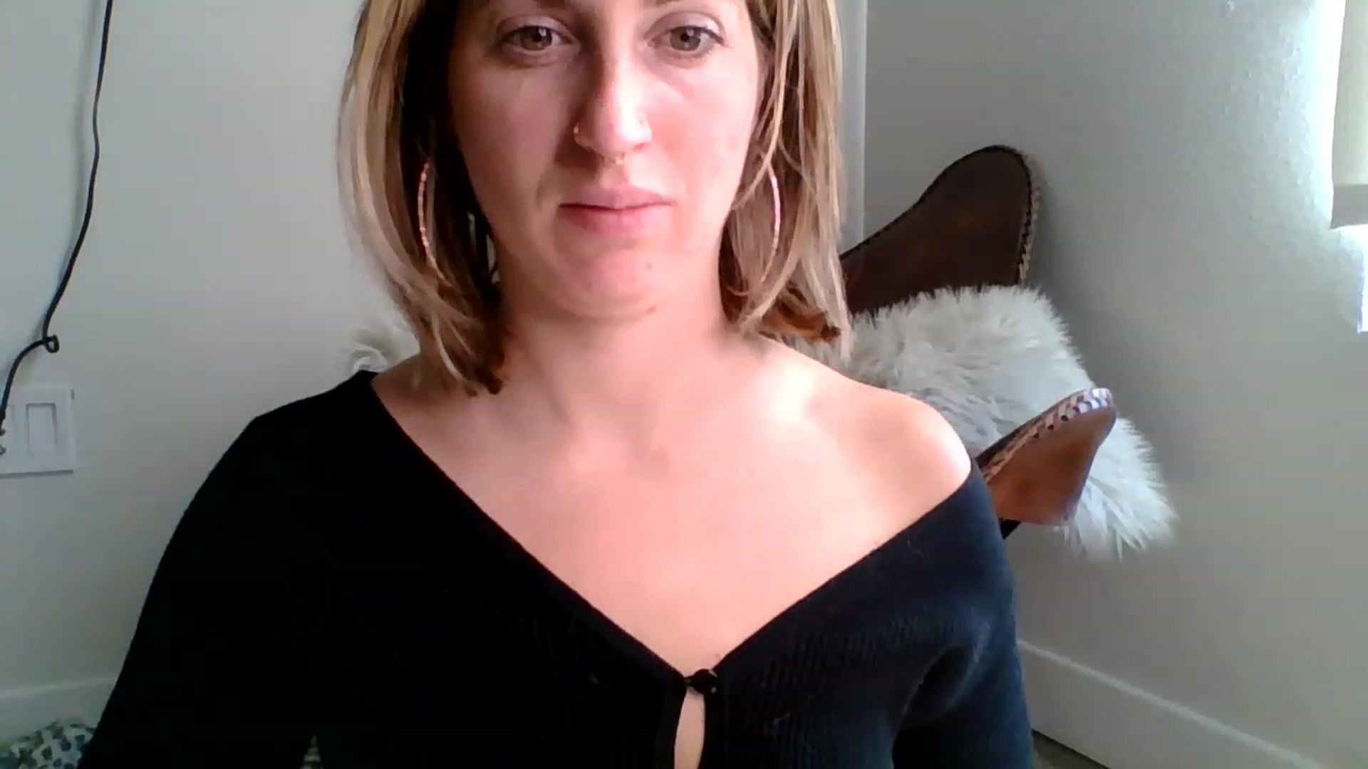 Gallery image thumbnail from Amethyst_Gem's myfreecams stream on, 12/20/2022, 19:43 image 19 of 20