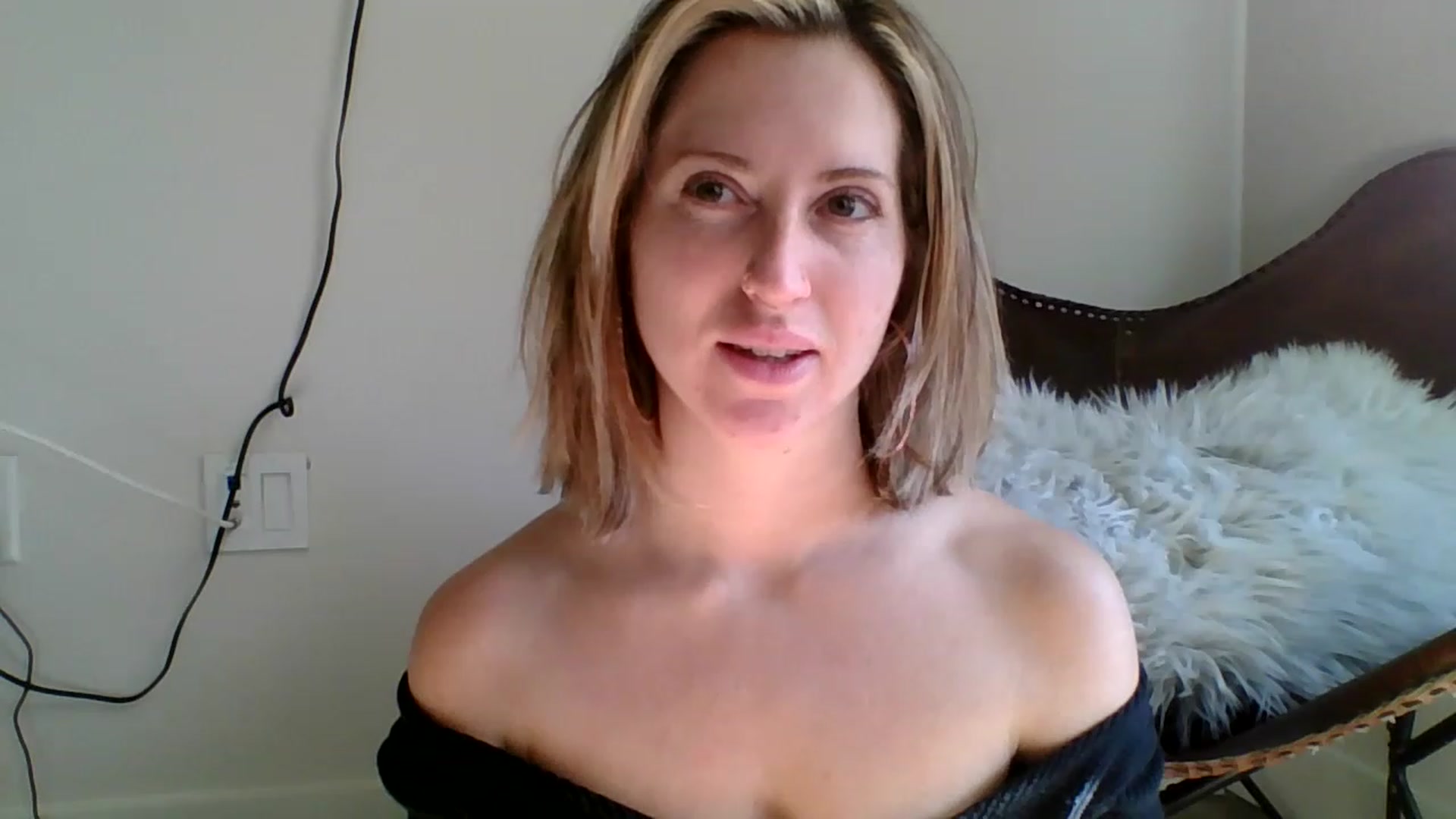 Gallery image thumbnail from Amethyst_Gem's myfreecams stream on, 12/20/2022, 19:43 image 2 of 20