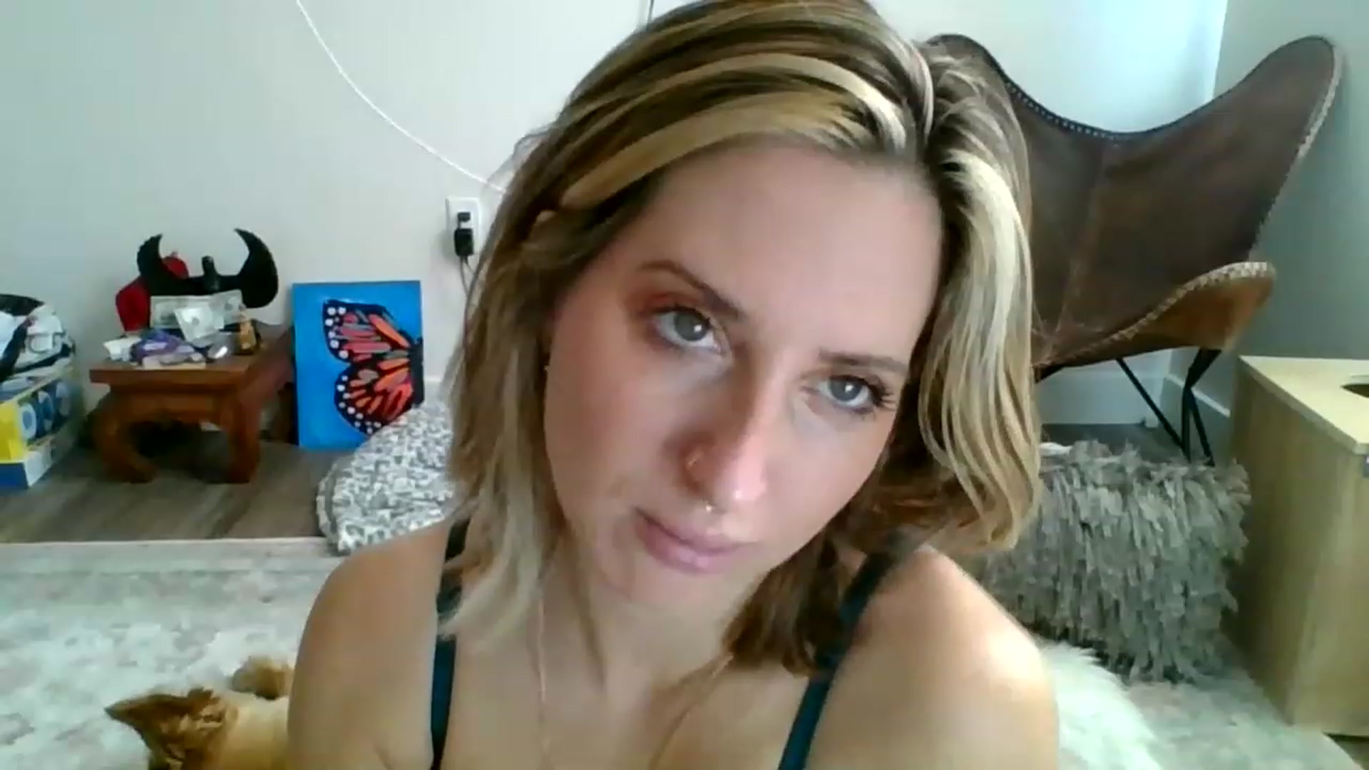 Gallery image thumbnail from Amethyst_Gem's myfreecams stream on, 12/23/2022, 19:37 image 13 of 20