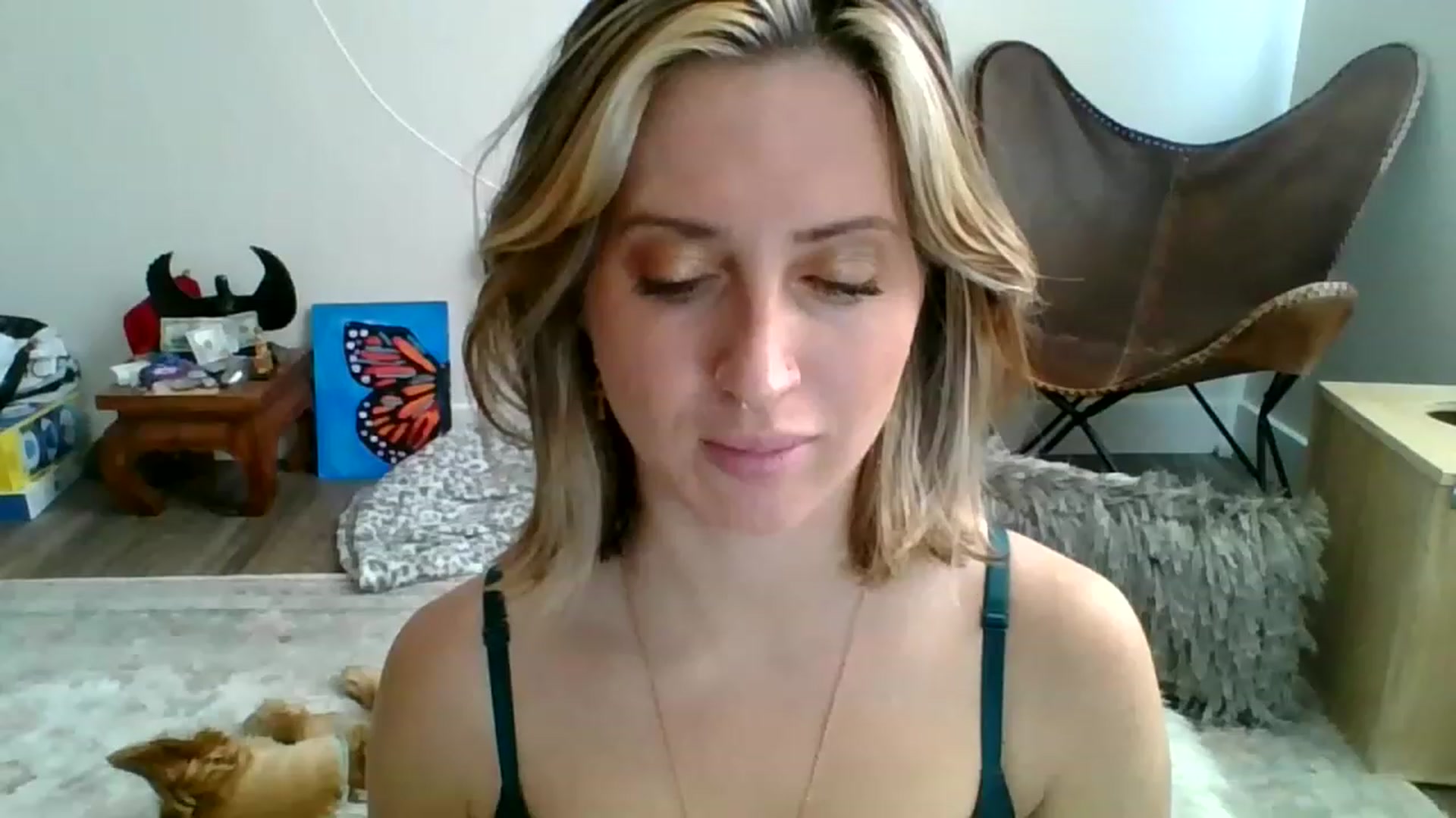 Gallery image thumbnail from Amethyst_Gem's myfreecams stream on, 12/23/2022, 19:37 image 11 of 20