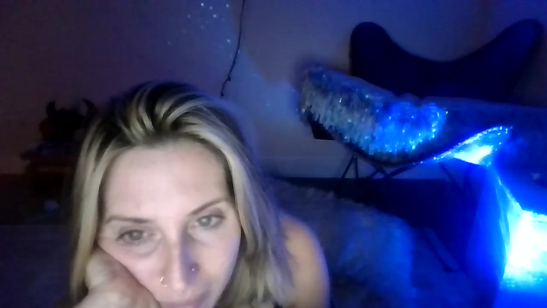 Gallery image thumbnail from Amethyst_Gem's myfreecams stream on, 12/28/2022, 06:34 image 12 of 20