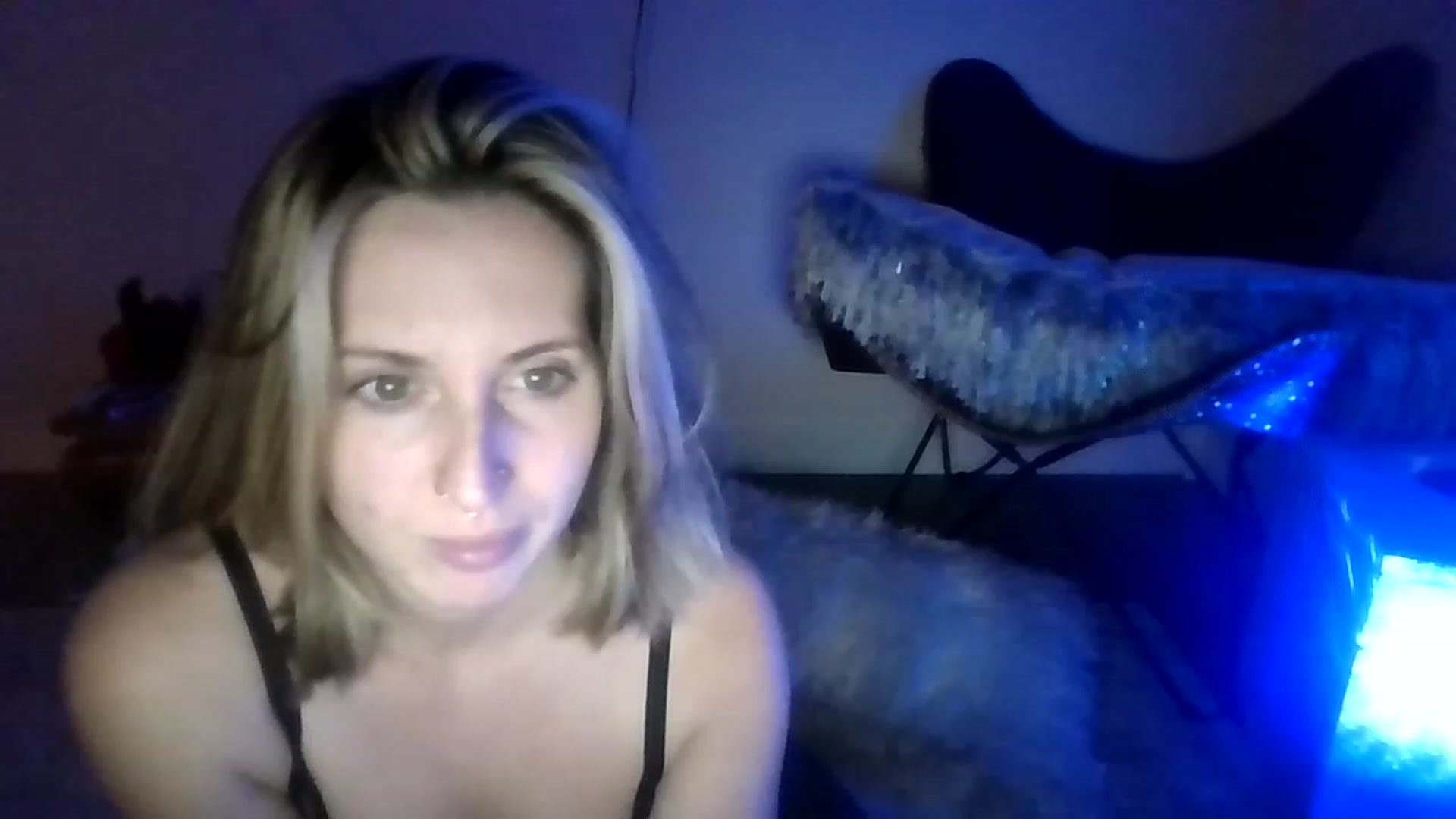 Gallery image thumbnail from Amethyst_Gem's myfreecams stream on, 12/28/2022, 06:34 image 3 of 20