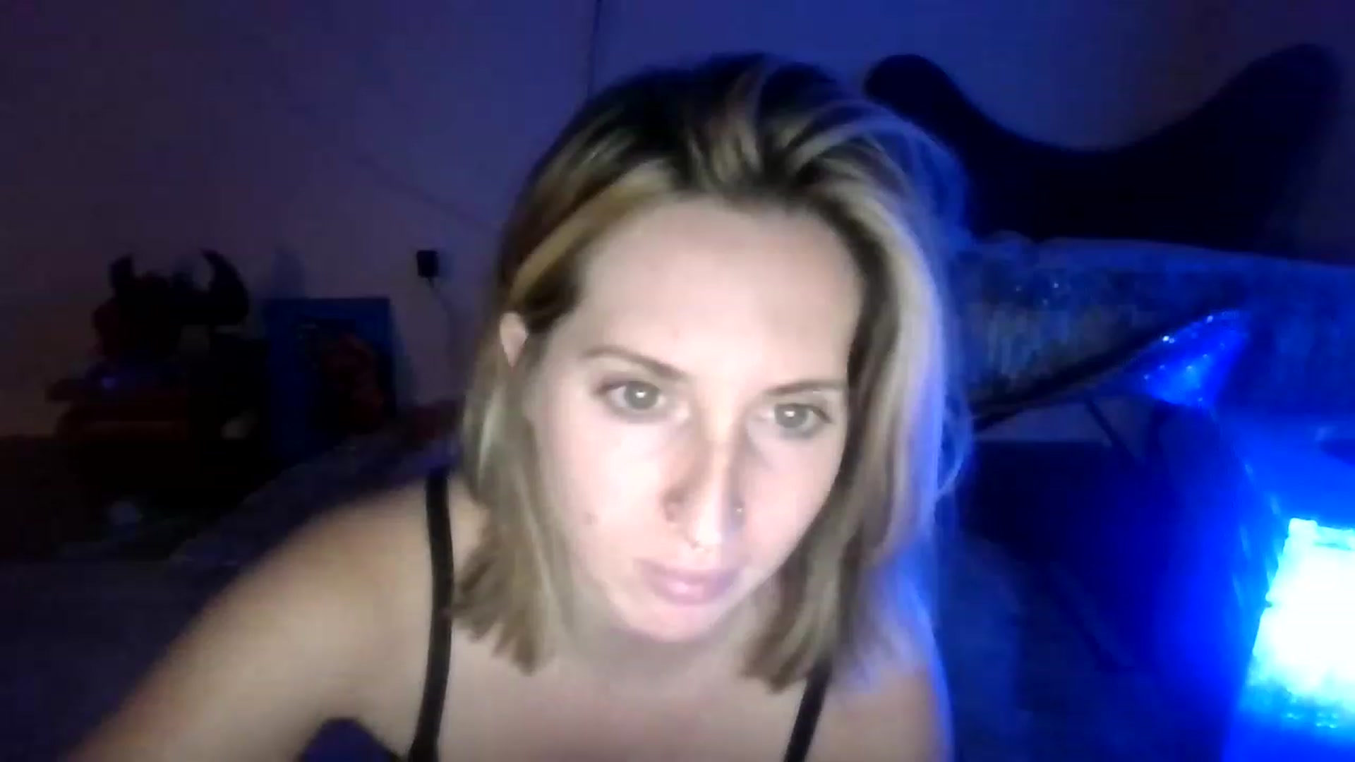 Gallery image thumbnail from Amethyst_Gem's myfreecams stream on, 12/28/2022, 06:34 image 4 of 20