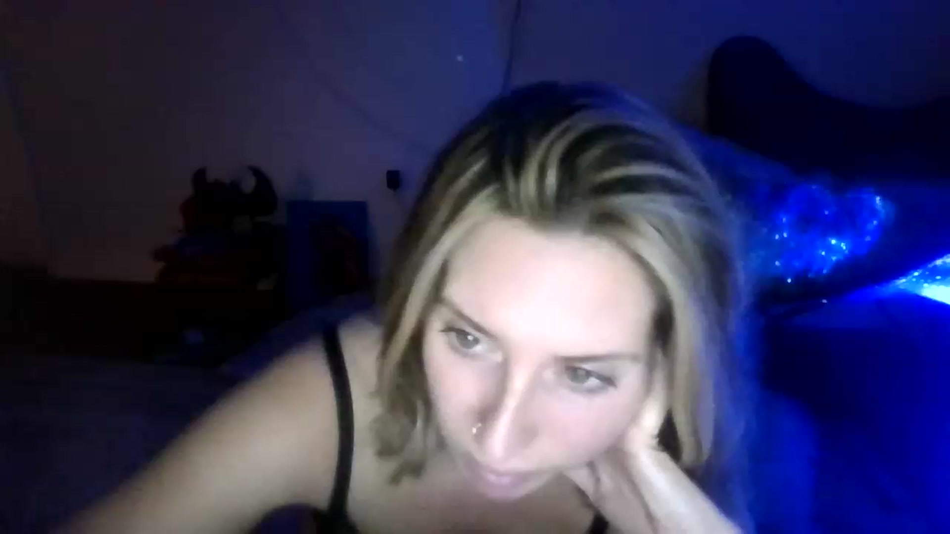 Gallery image thumbnail from Amethyst_Gem's myfreecams stream on, 12/28/2022, 06:34 image 19 of 20