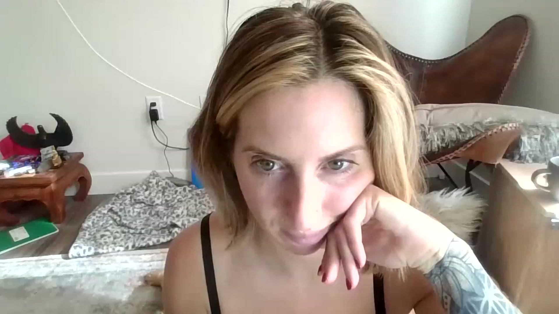 Gallery image thumbnail from Amethyst_Gem's myfreecams stream on, 12/28/2022, 20:50 image 14 of 20