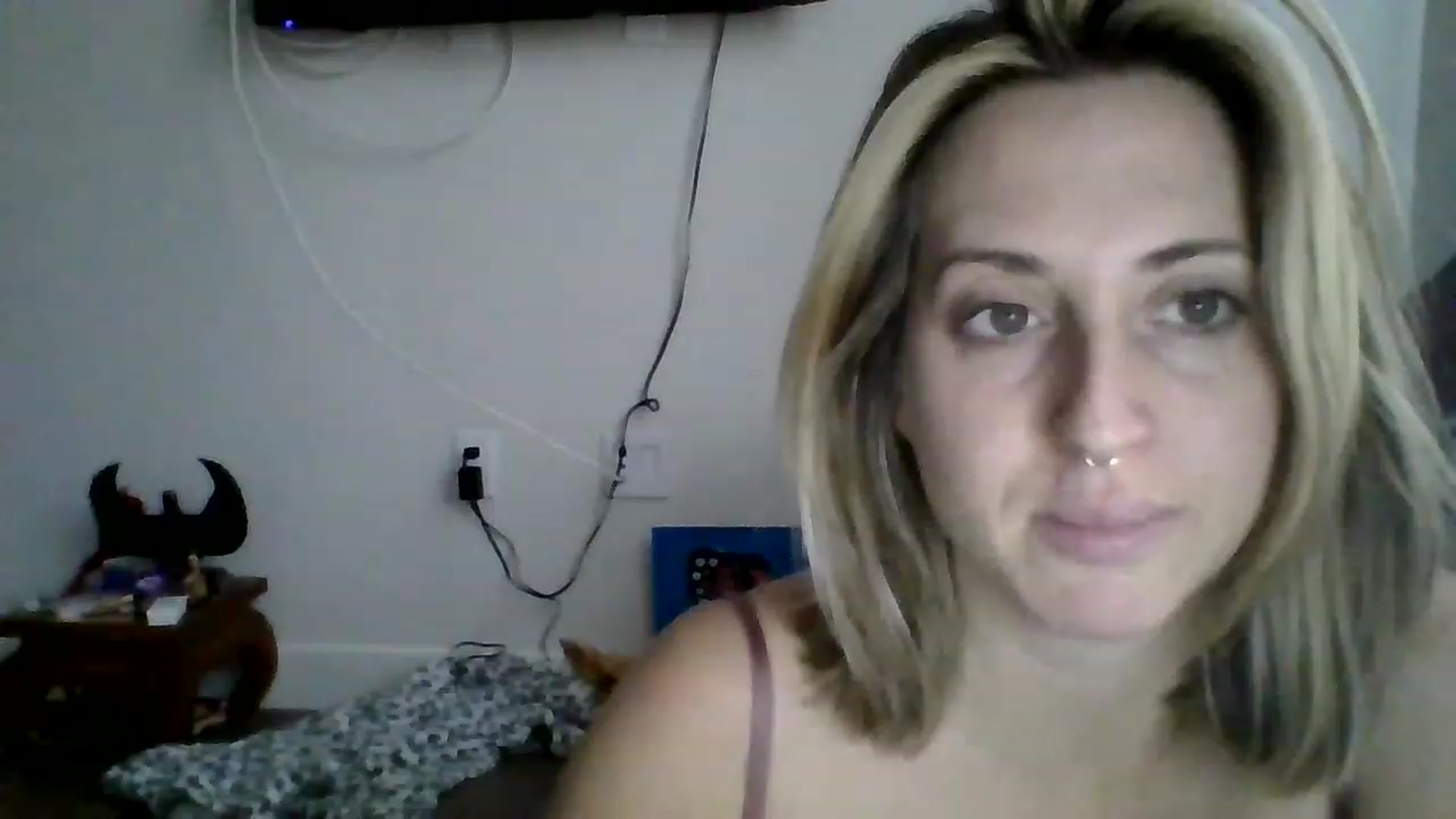 Gallery image thumbnail from Amethyst_Gem's myfreecams stream on, 01/02/2023, 20:50 image 7 of 20