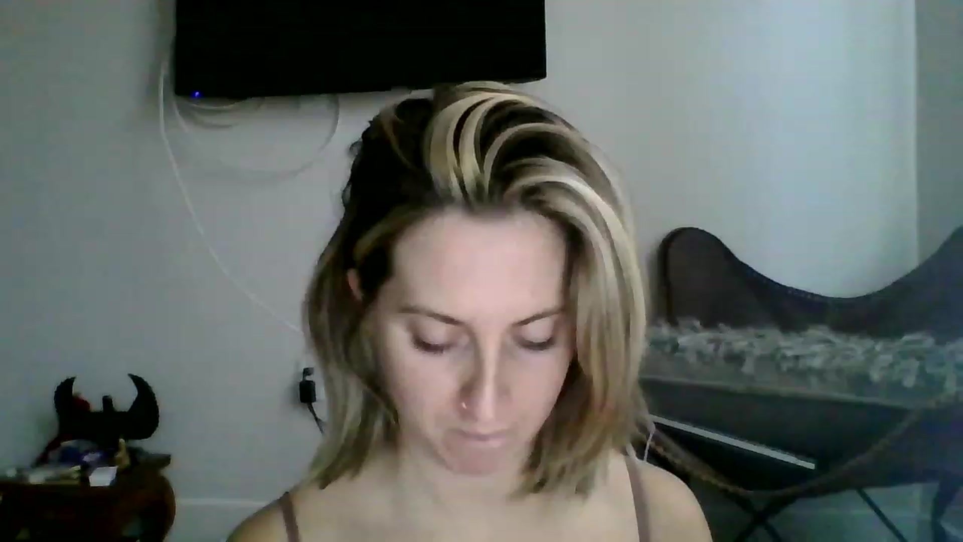 Gallery image thumbnail from Amethyst_Gem's myfreecams stream on, 01/02/2023, 20:50 image 1 of 20