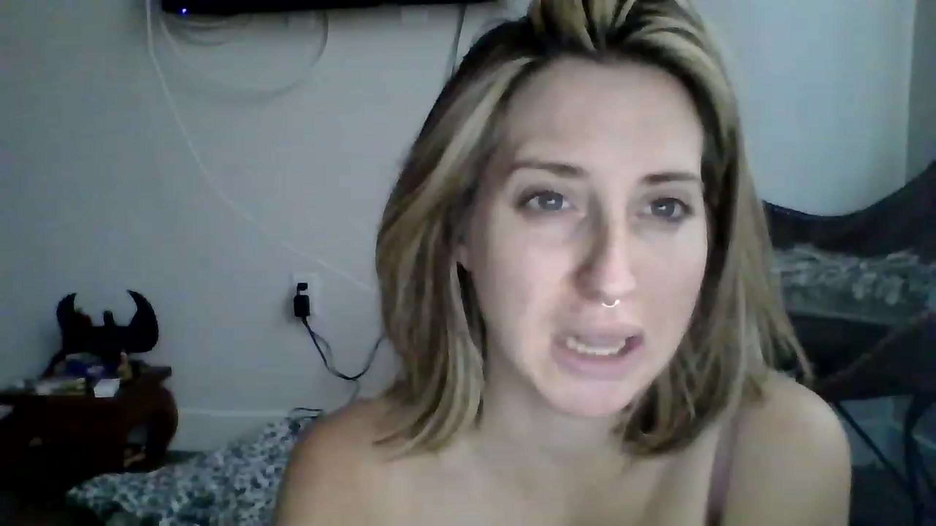 Gallery image thumbnail from Amethyst_Gem's myfreecams stream on, 01/02/2023, 20:50 image 10 of 20