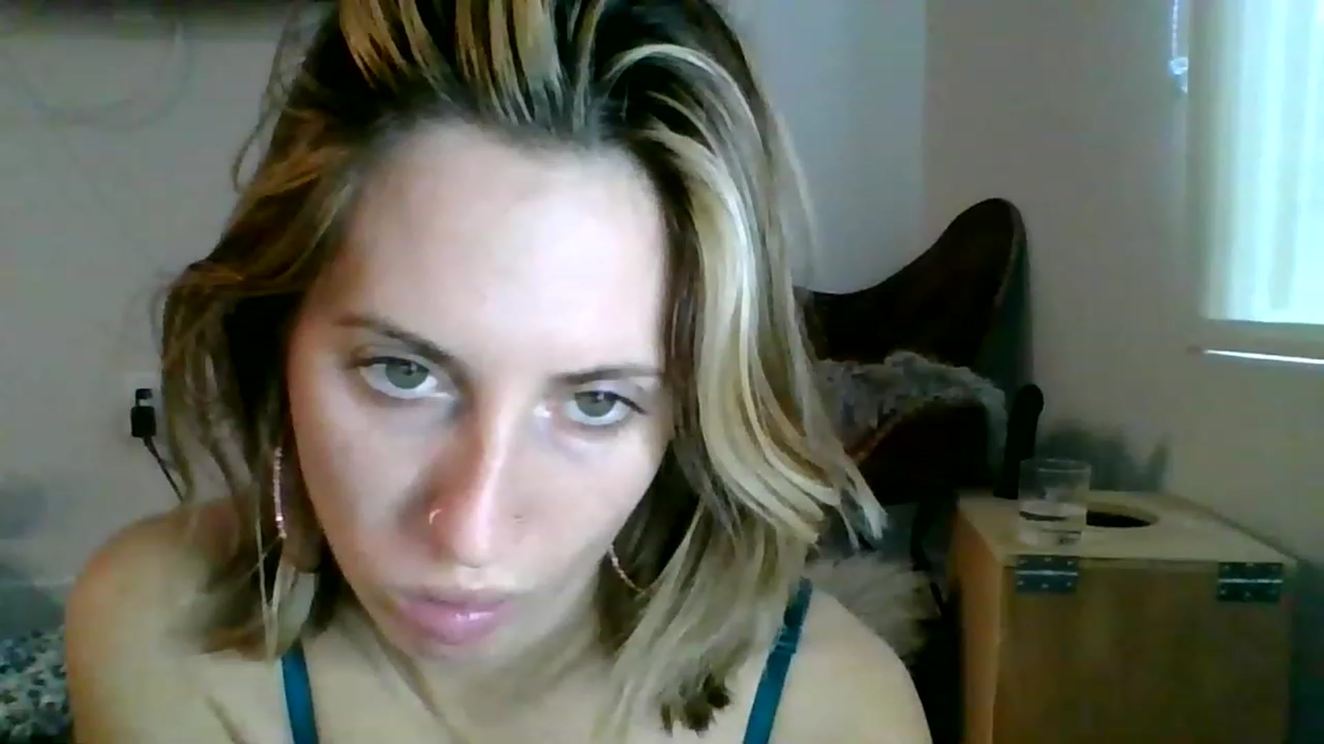 Gallery image thumbnail from Amethyst_Gem's myfreecams stream on, 01/04/2023, 20:08 image 10 of 20