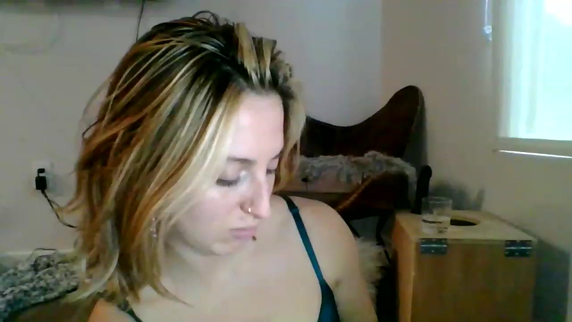 Gallery image thumbnail from Amethyst_Gem's myfreecams stream on, 01/04/2023, 20:08 image 19 of 20