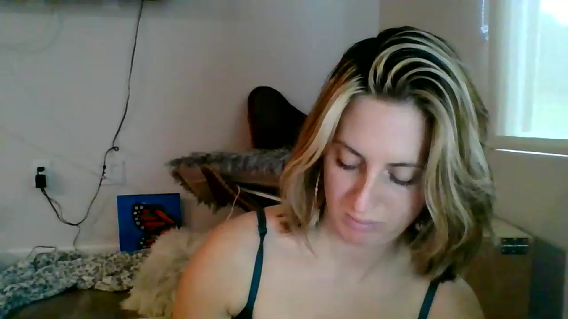 Gallery image thumbnail from Amethyst_Gem's myfreecams stream on, 01/04/2023, 20:08 image 18 of 20