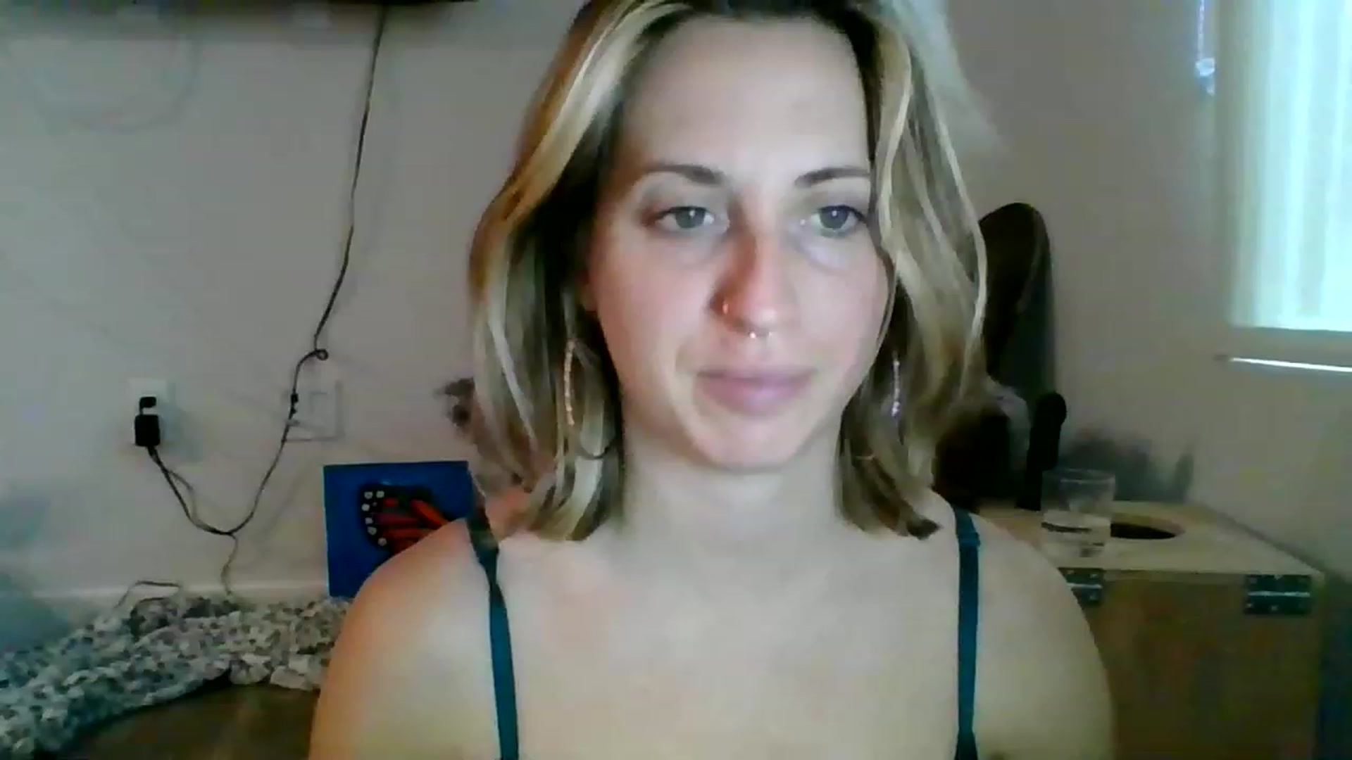 Gallery image thumbnail from Amethyst_Gem's myfreecams stream on, 01/04/2023, 20:08 image 14 of 20