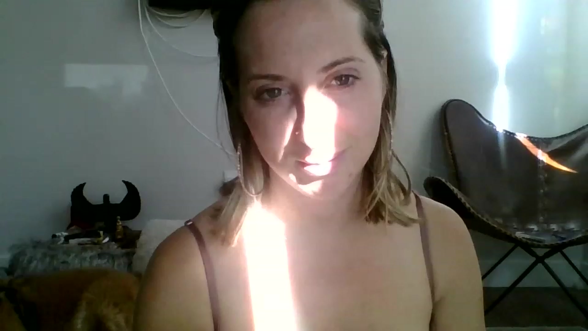 Gallery image thumbnail from Amethyst_Gem's myfreecams stream on, 02/19/2023, 23:32 image 15 of 20