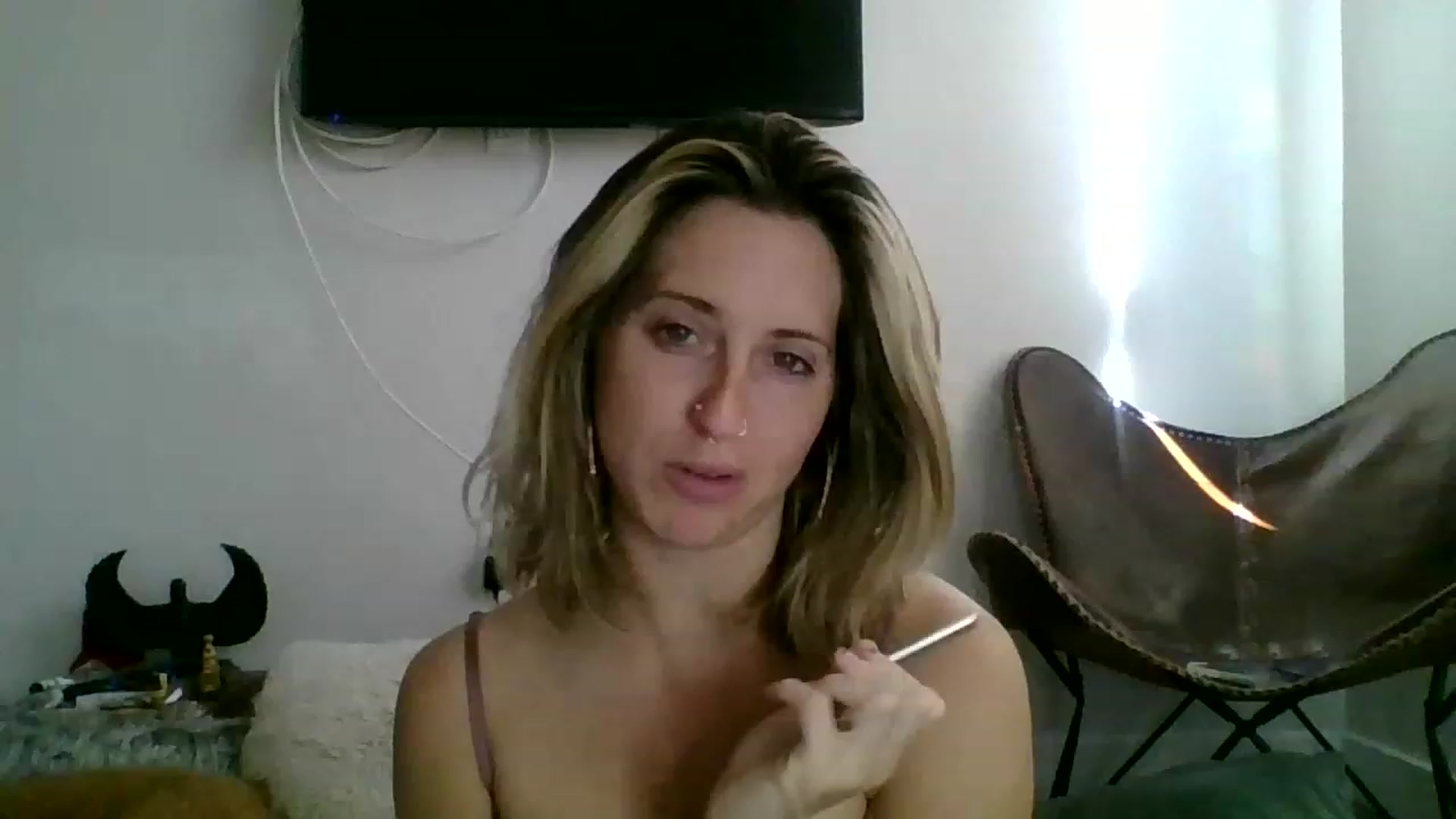 Gallery image thumbnail from Amethyst_Gem's myfreecams stream on, 02/19/2023, 23:32 image 5 of 20