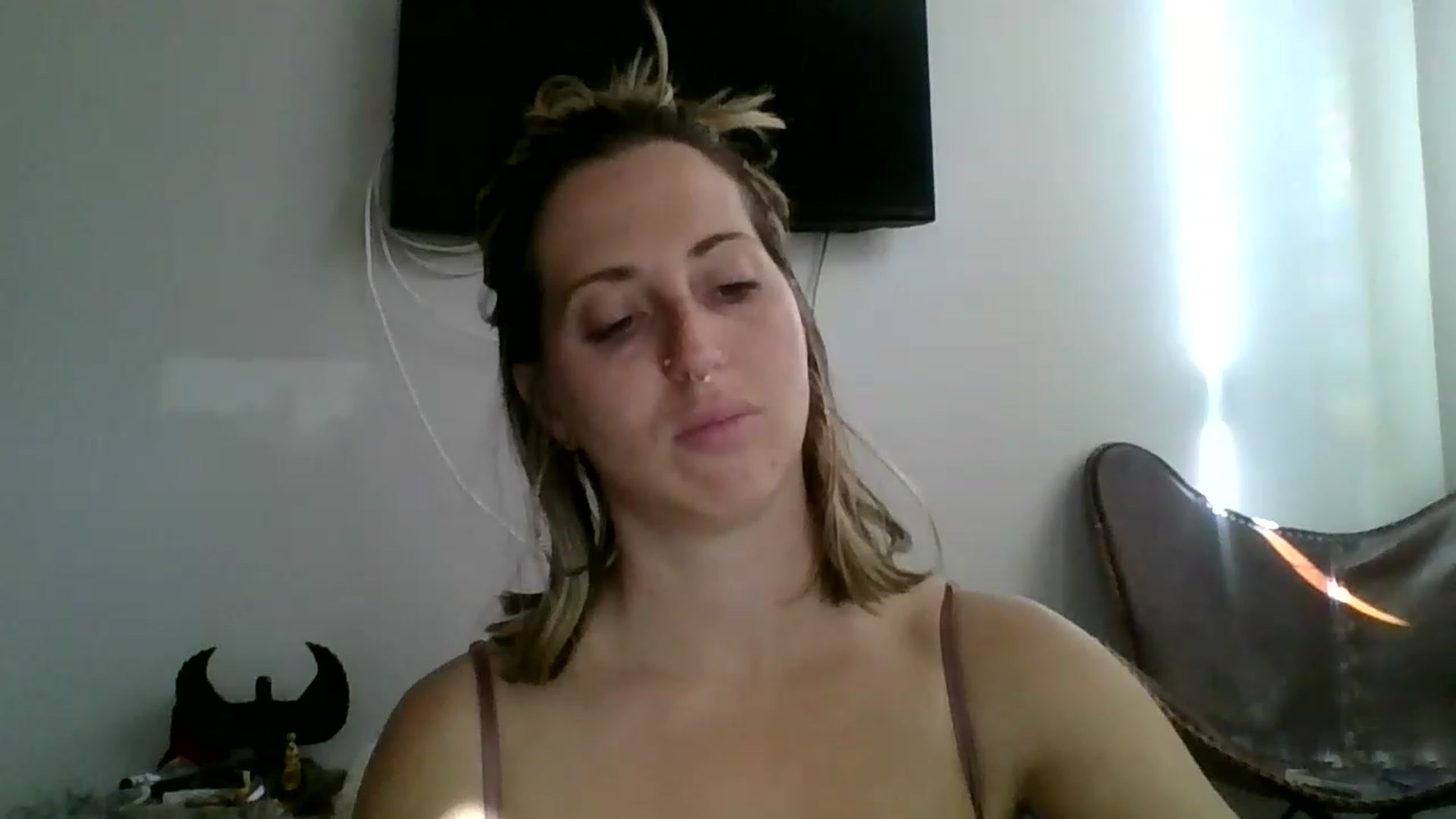 Gallery image thumbnail from Amethyst_Gem's myfreecams stream on, 02/19/2023, 23:32 image 11 of 20