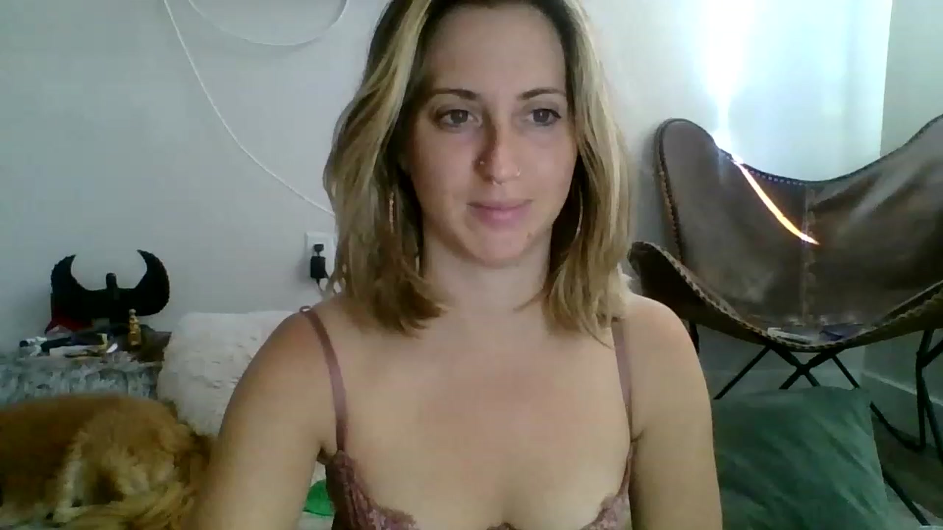 Gallery image thumbnail from Amethyst_Gem's myfreecams stream on, 02/19/2023, 23:32 image 1 of 20