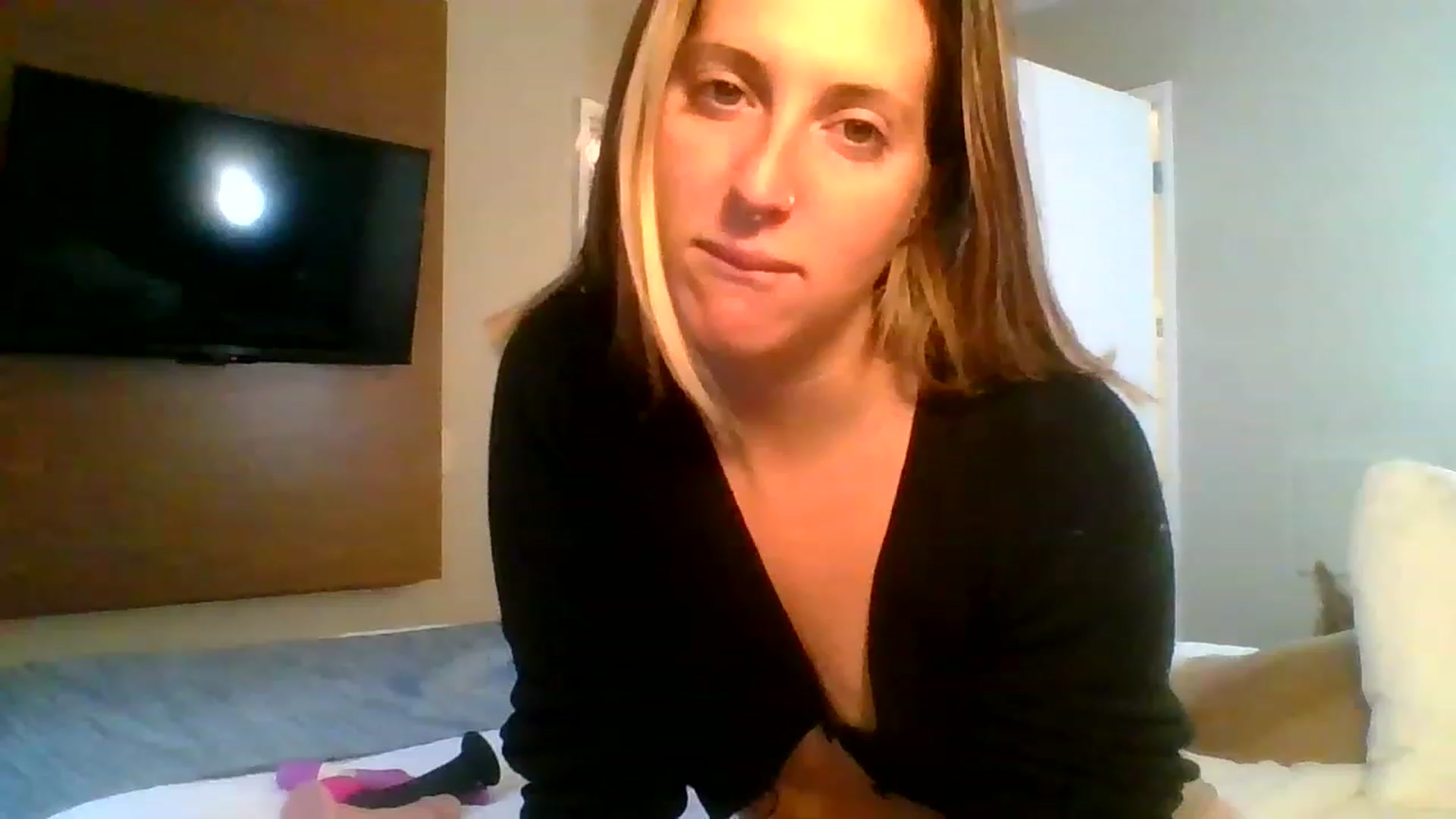 Gallery image thumbnail from Amethyst_Gem's myfreecams stream on, 05/02/2023, 14:59 image 5 of 20