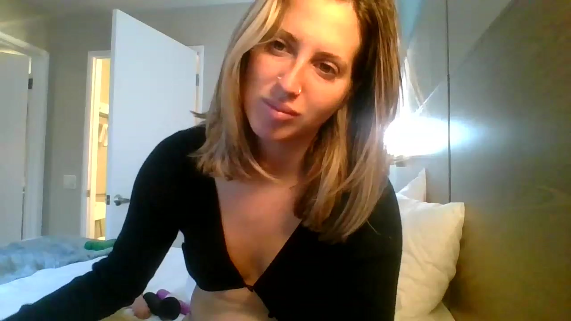 Gallery image thumbnail from Amethyst_Gem's myfreecams stream on, 05/02/2023, 16:31 image 3 of 20