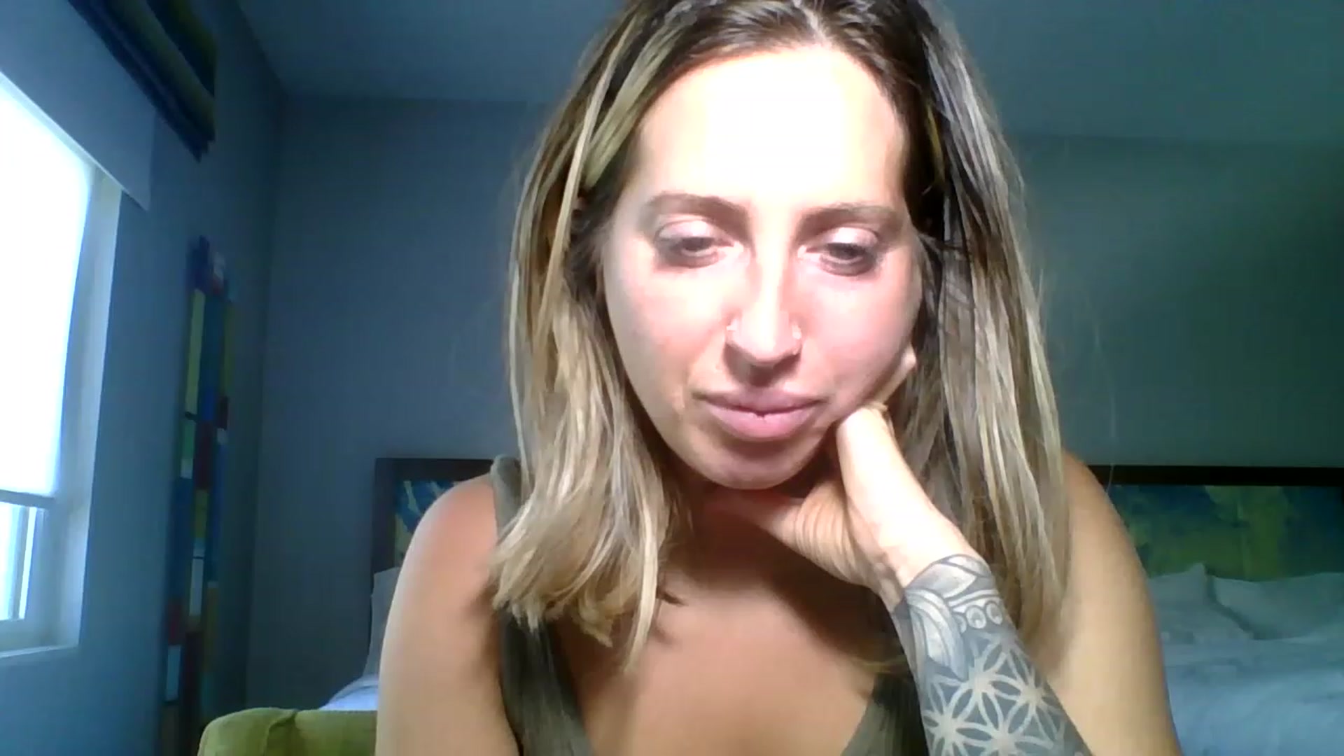 Gallery image thumbnail from Amethyst_Gem's myfreecams stream on, 05/03/2023, 18:39 image 15 of 20