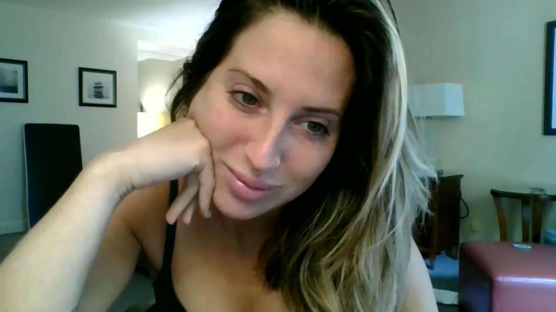 Gallery image thumbnail from Amethyst_Gem's myfreecams stream on, 05/15/2023, 16:51 image 17 of 20