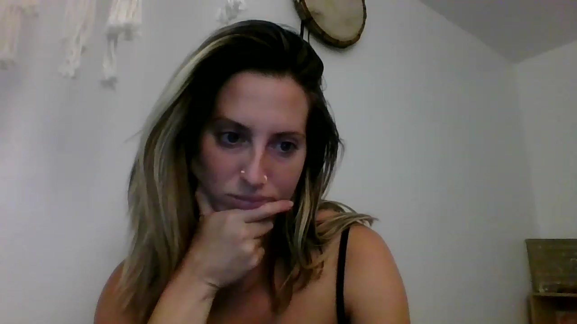 Gallery image thumbnail from Amethyst_Gem's myfreecams stream on, 06/06/2023, 18:31 image 17 of 20