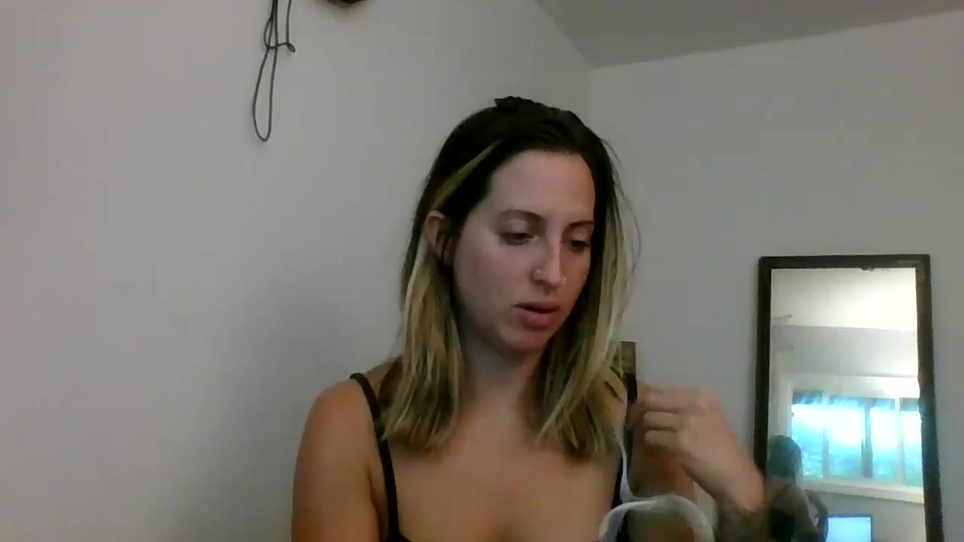 Gallery image thumbnail from Amethyst_Gem's myfreecams stream on, 06/06/2023, 18:31 image 7 of 20