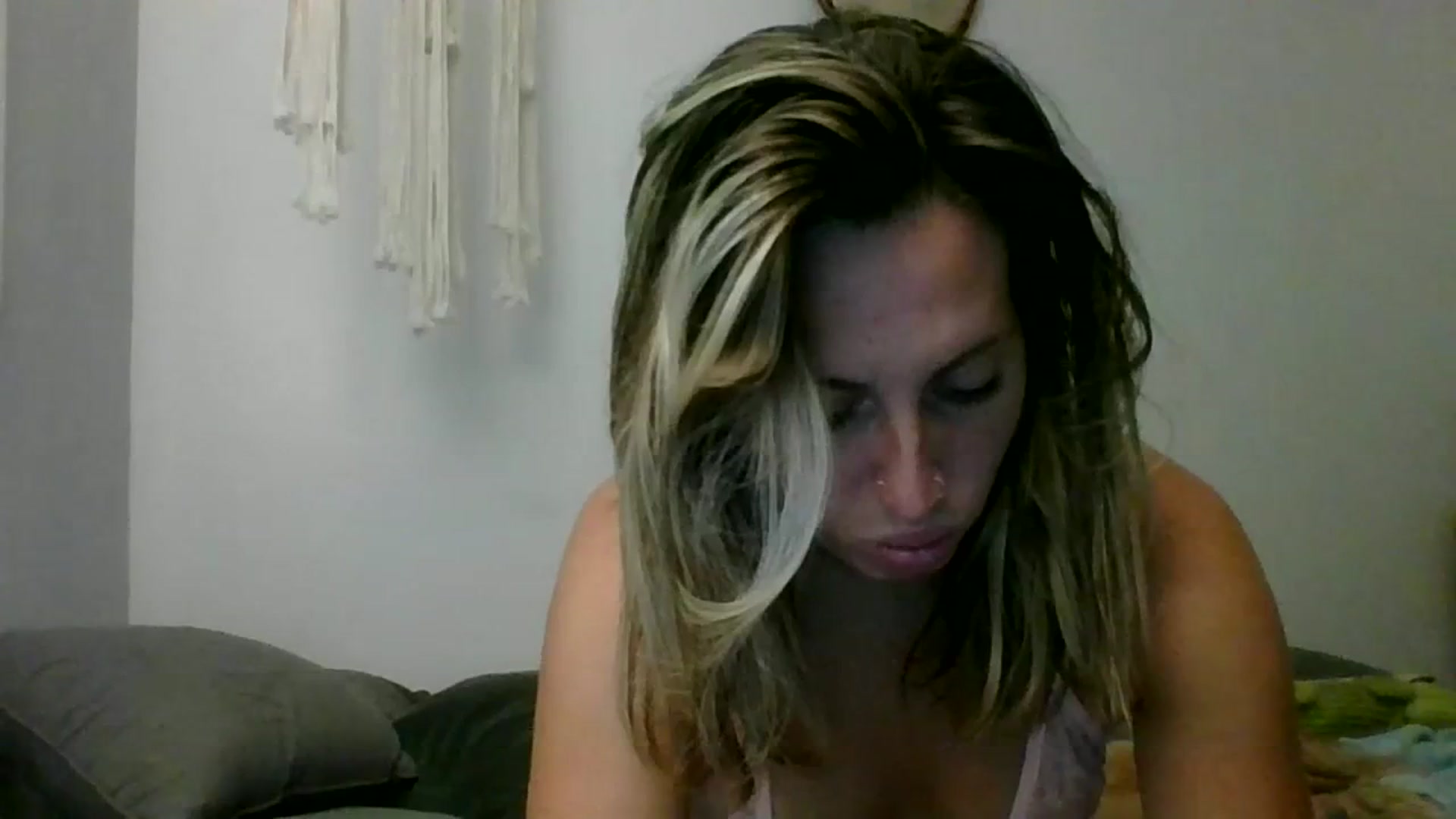 Gallery image thumbnail from Amethyst_Gem's myfreecams stream on, 06/16/2023, 22:00 image 3 of 20