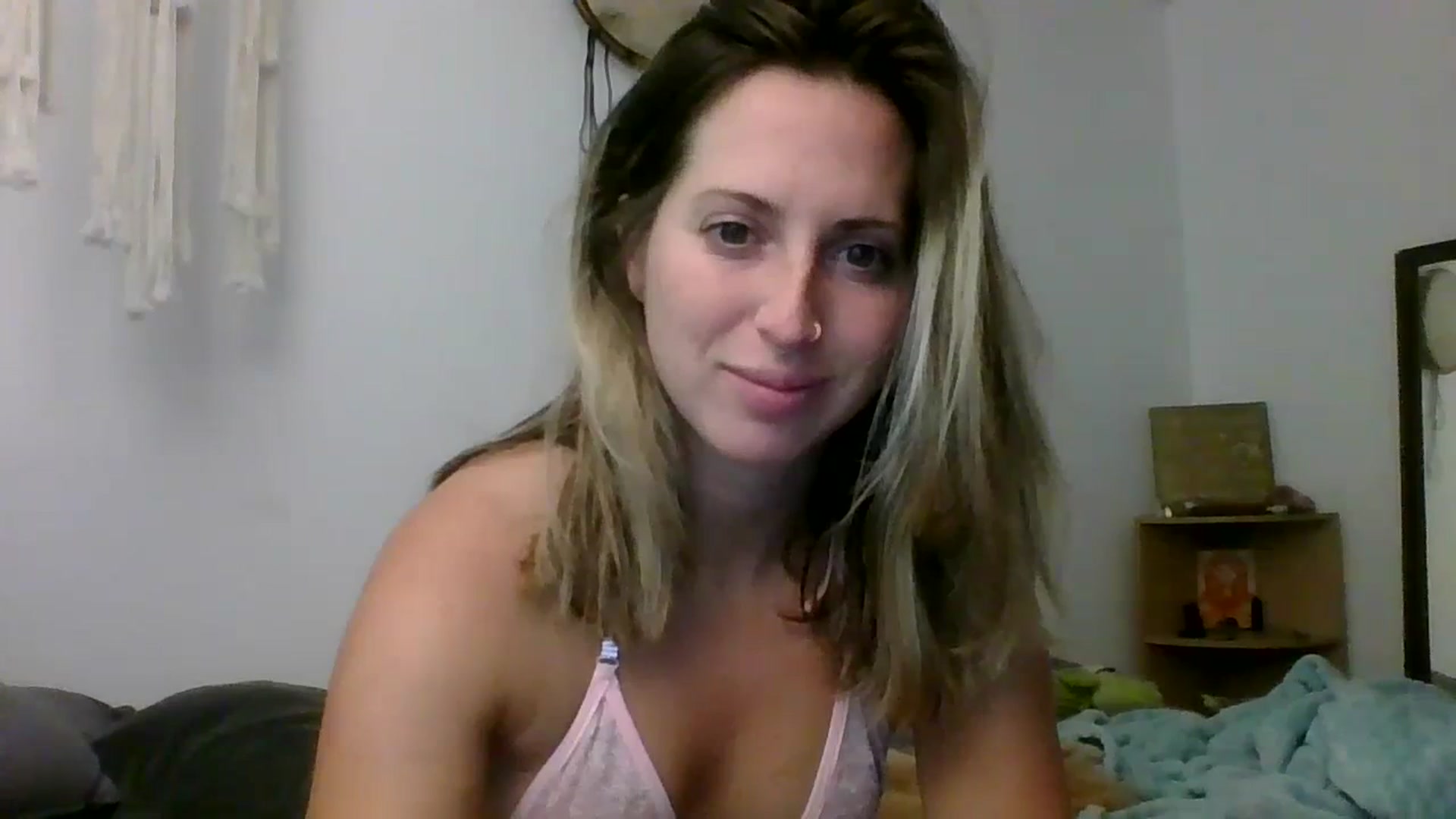 Gallery image thumbnail from Amethyst_Gem's myfreecams stream on, 06/16/2023, 22:00 image 9 of 20