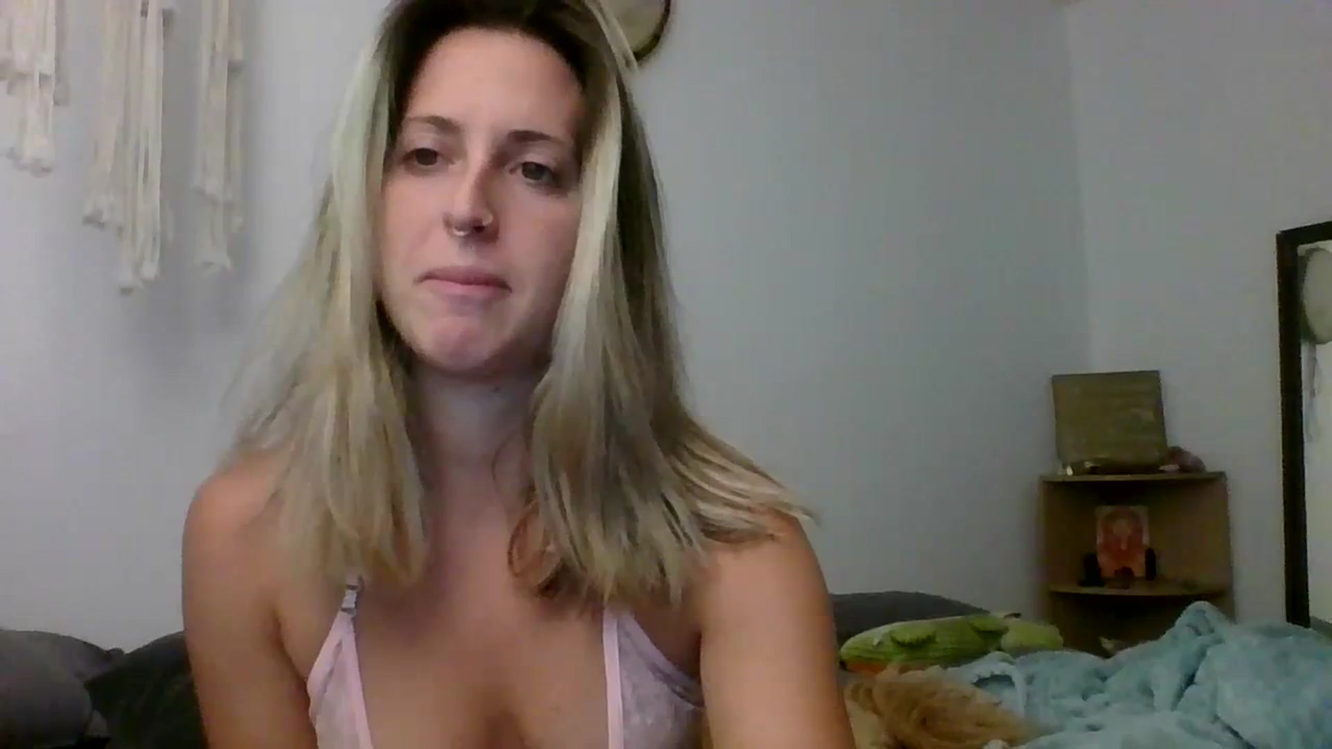 Gallery image thumbnail from Amethyst_Gem's myfreecams stream on, 06/16/2023, 22:00 image 12 of 20