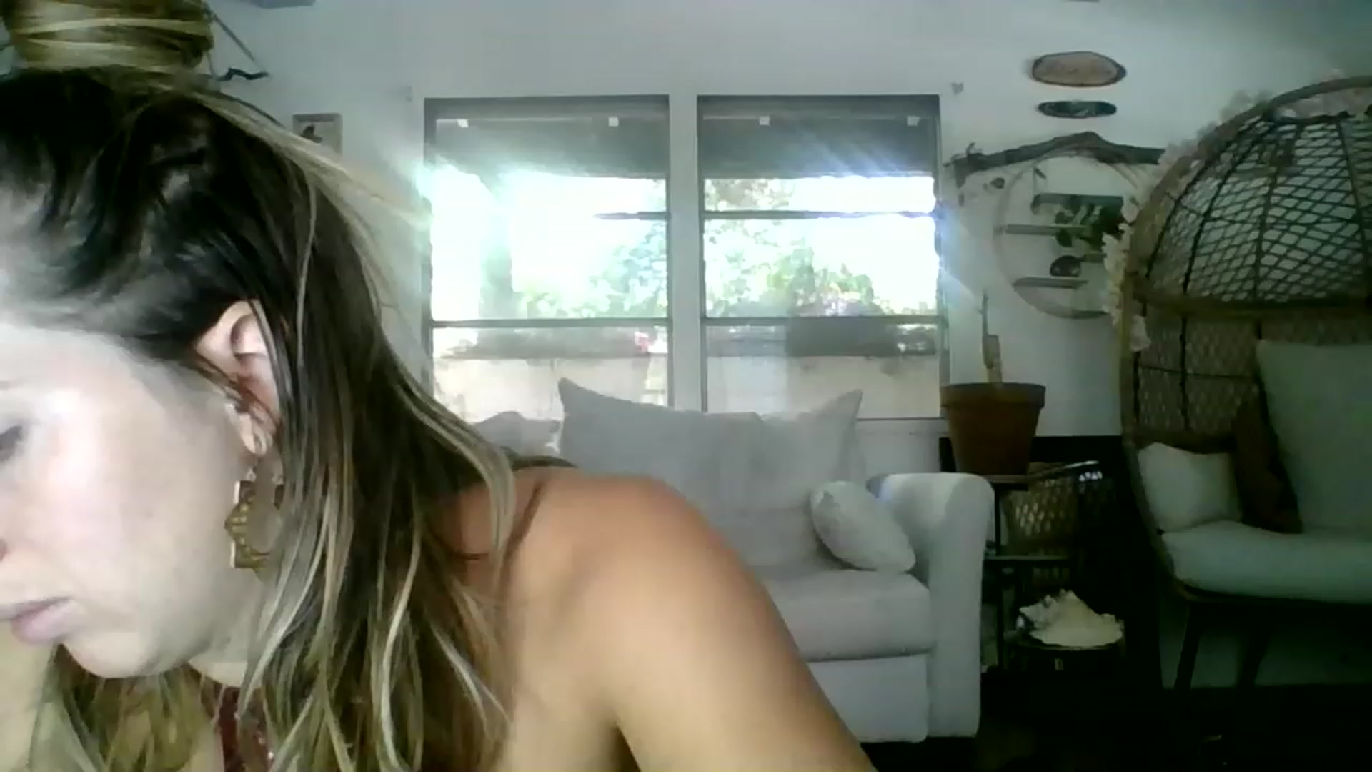 Gallery image thumbnail from Amethyst_Gem's myfreecams stream on, 06/21/2023, 17:21 image 7 of 20