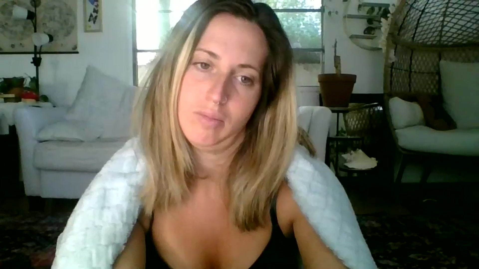 Gallery image thumbnail from Amethyst_Gem's myfreecams stream on, 06/24/2023, 17:16 image 19 of 20