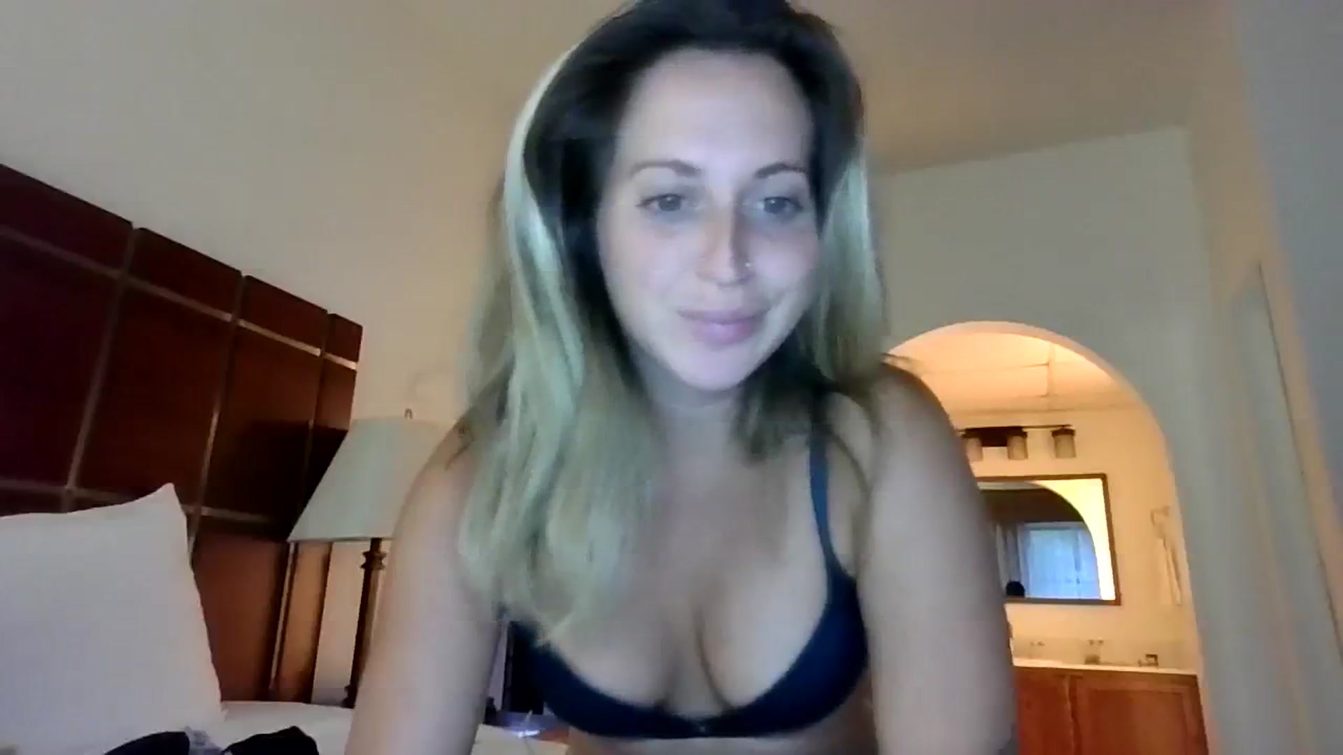 Gallery image thumbnail from Amethyst_Gem's myfreecams stream on, 08/15/2023, 02:10 image 19 of 20