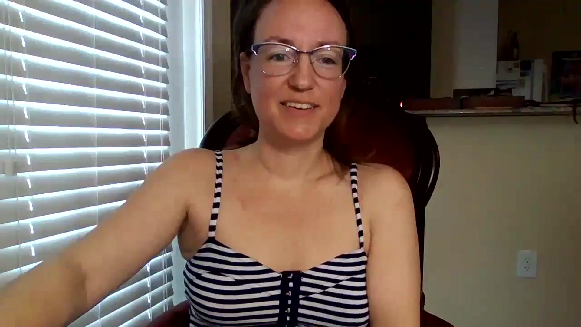 Gallery image thumbnail from AmiRobertsXO's myfreecams stream on, 07/22/2023, 19:41 image 4 of 20