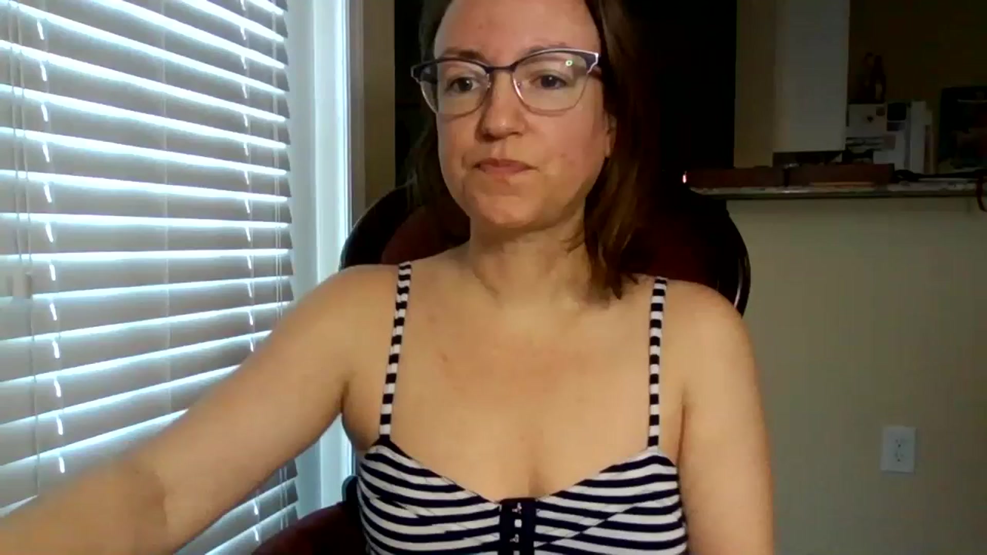 Gallery image thumbnail from AmiRobertsXO's myfreecams stream on, 07/22/2023, 19:41 image 14 of 20